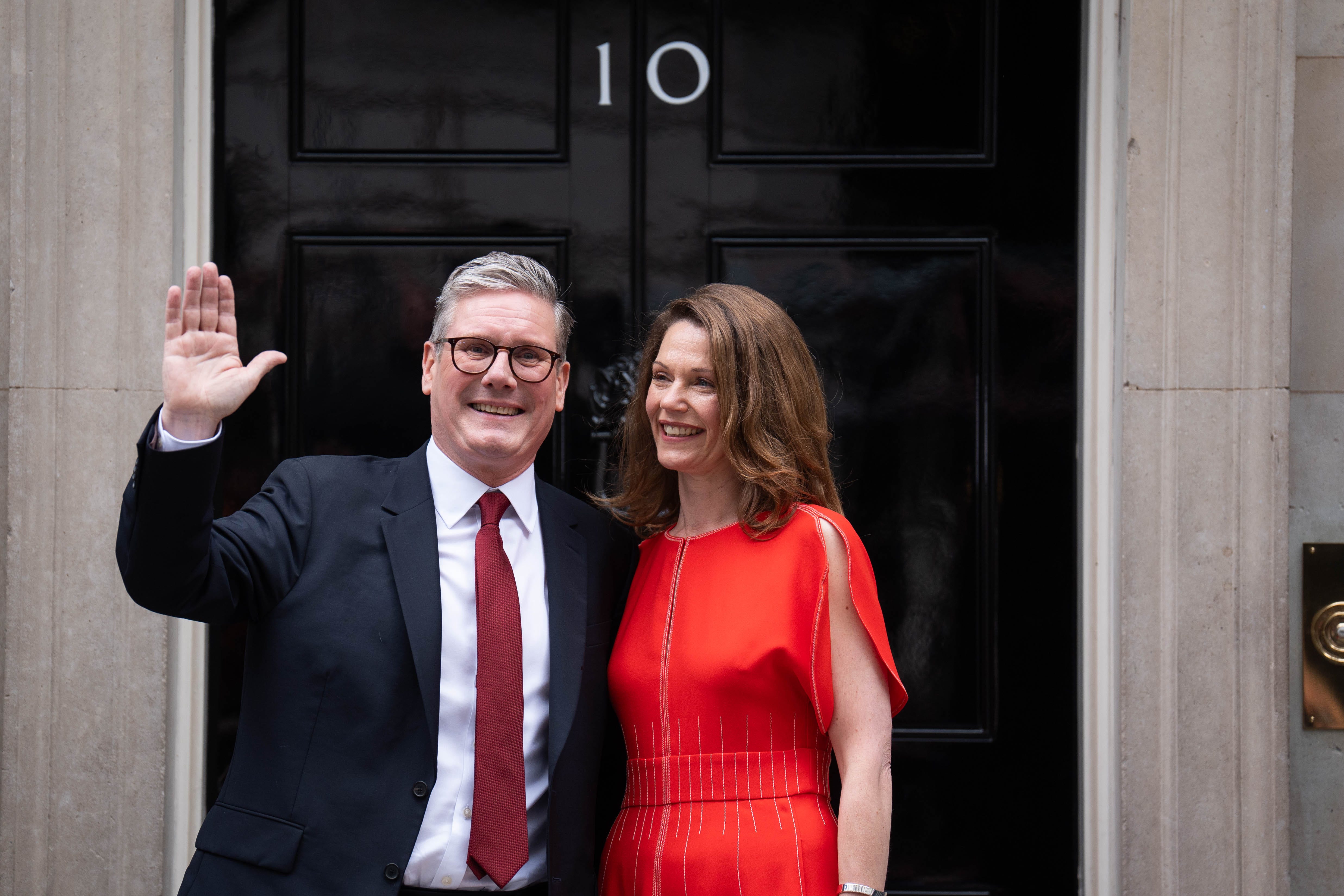 Newly elected Prime Minister Sir Keir Starmer and his wife Victoria Starmer at his official London residence at No 10 Downing Street for the first time after the Labour party won a landslide victory at the 2024 General Election. Picture date: Friday July 5, 2024.