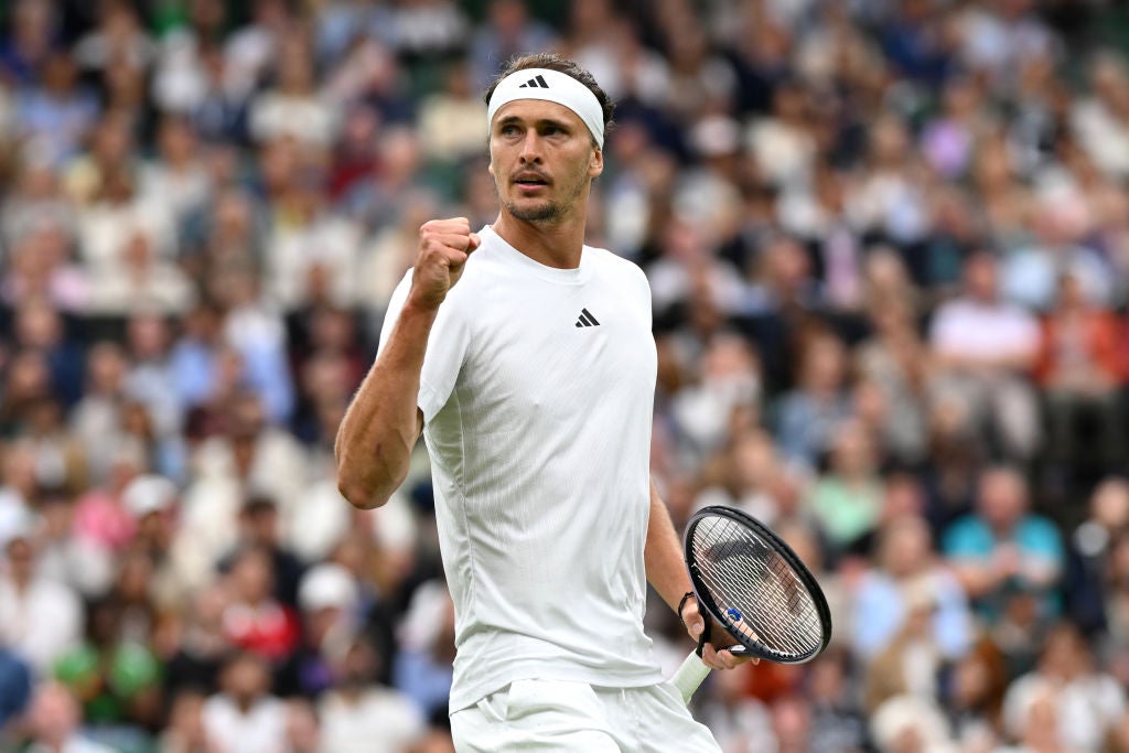 Zverev recovered from a fall to advance to the fourth round