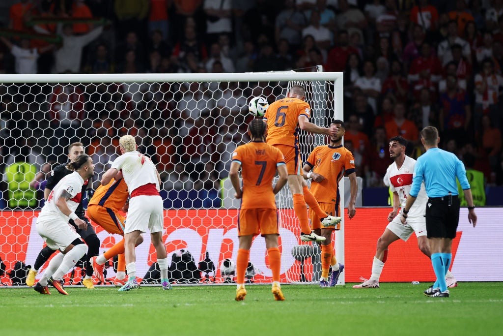 Stefan de Vrij heads home Netherlands’ first goal