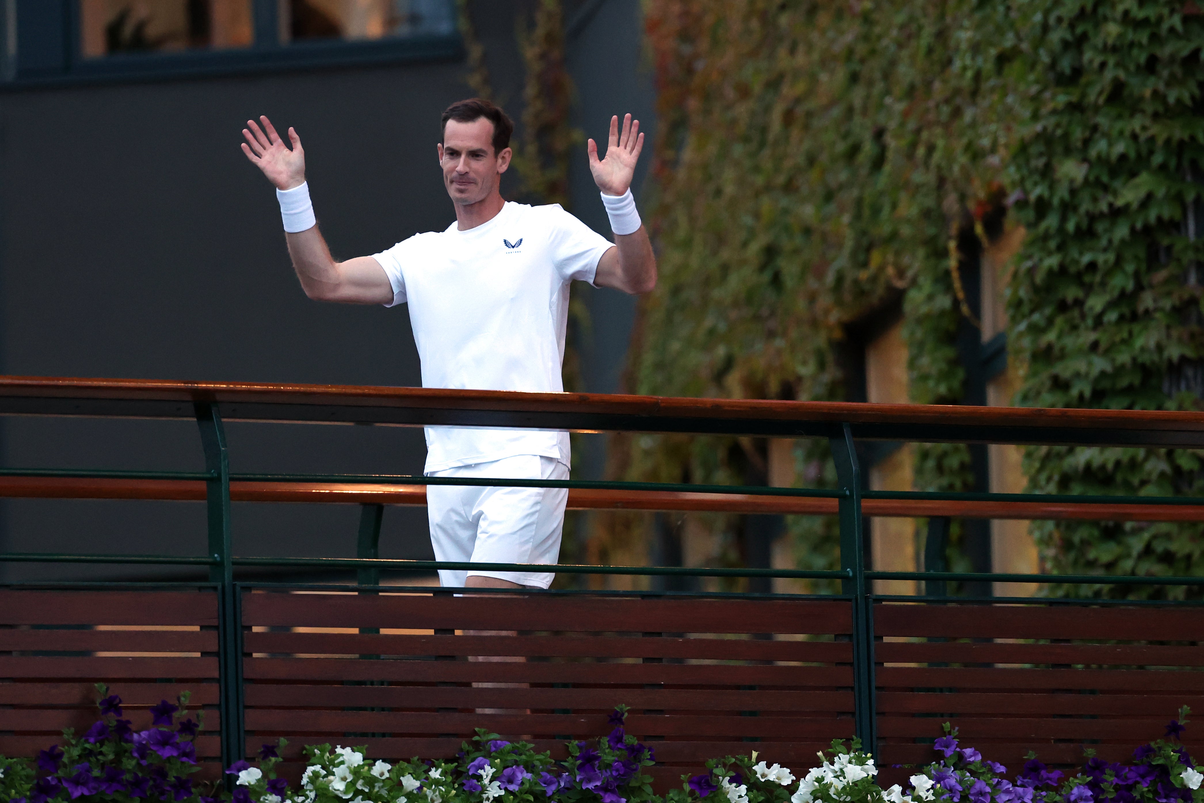 Murray receives an ovation from fans while on the members balcony