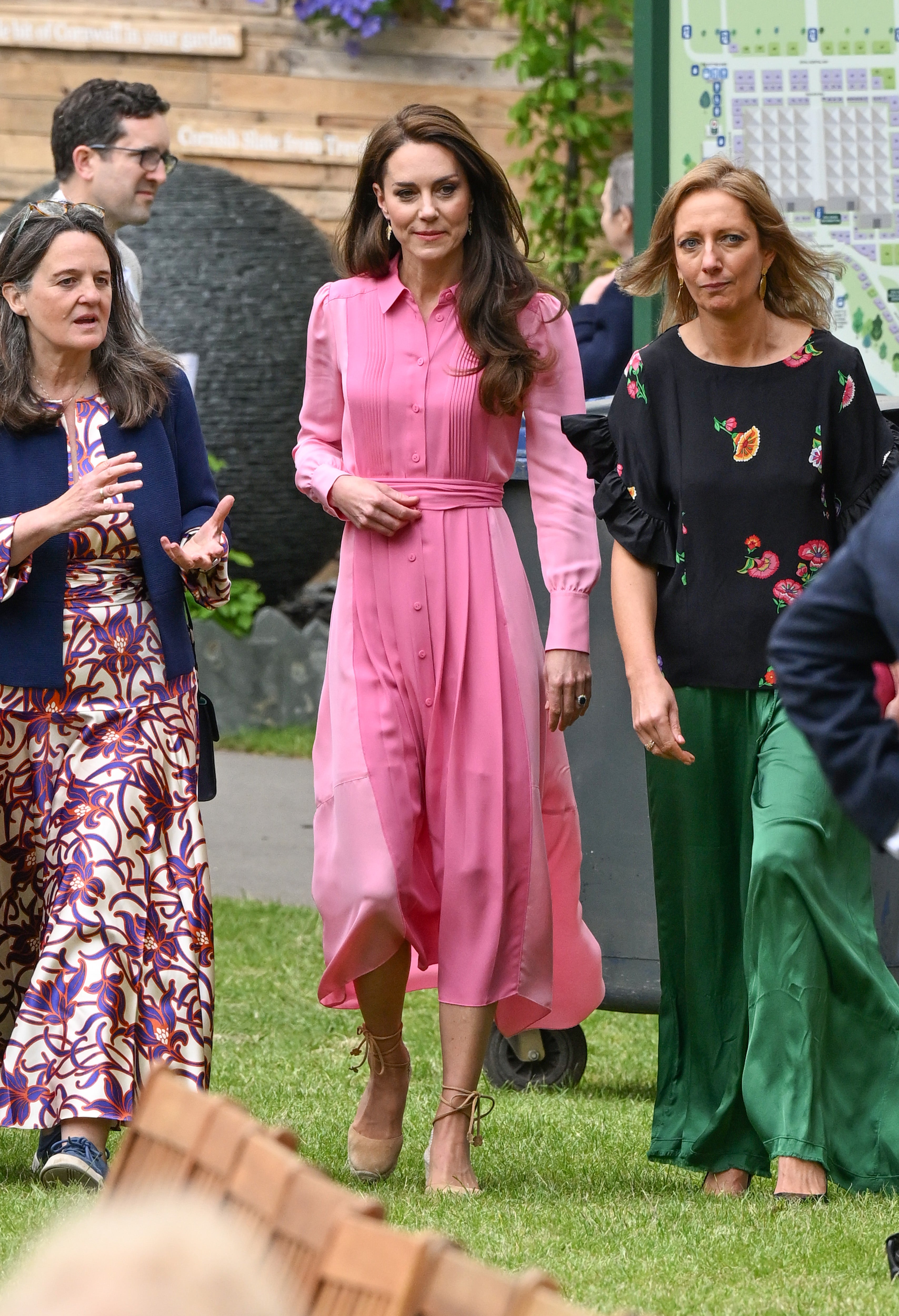 Catherine, Princess of Wales, attends the 2023 Chelsea Flower Show wearing Me+Em