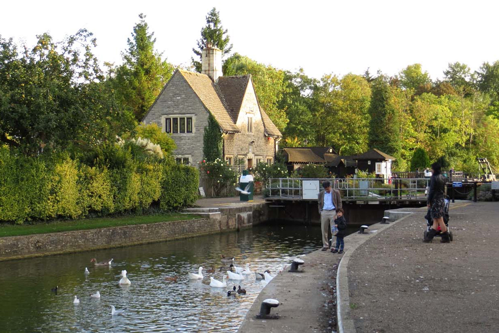 Polly Friedhoff, 81, died 12 days after the incident on Iffley Lock (pictured)