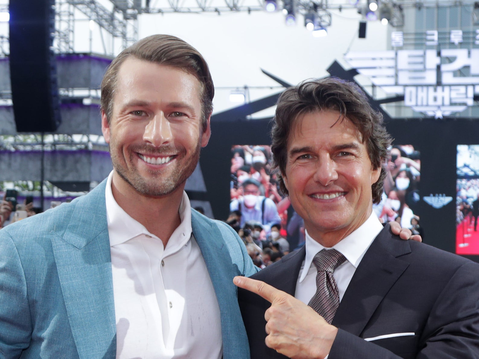 Powell and Cruise at the Korean premiere of ‘Top Gun: Maverick’