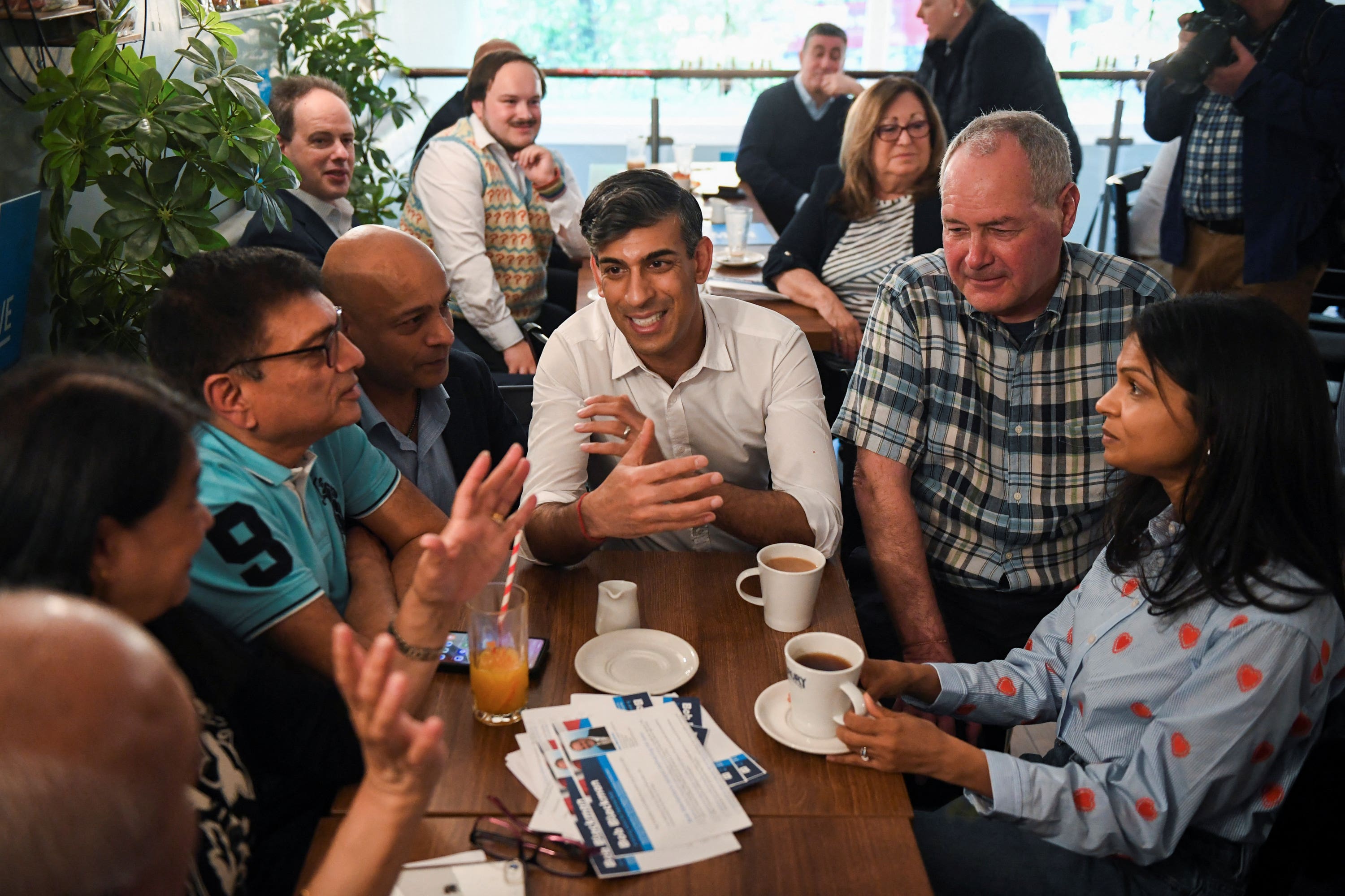 Former prime minister Rishi Sunak (centre) with now Chair of the 1922 Committee Bob Blackman (top-right) (Chris J Ratcliffe/PA)