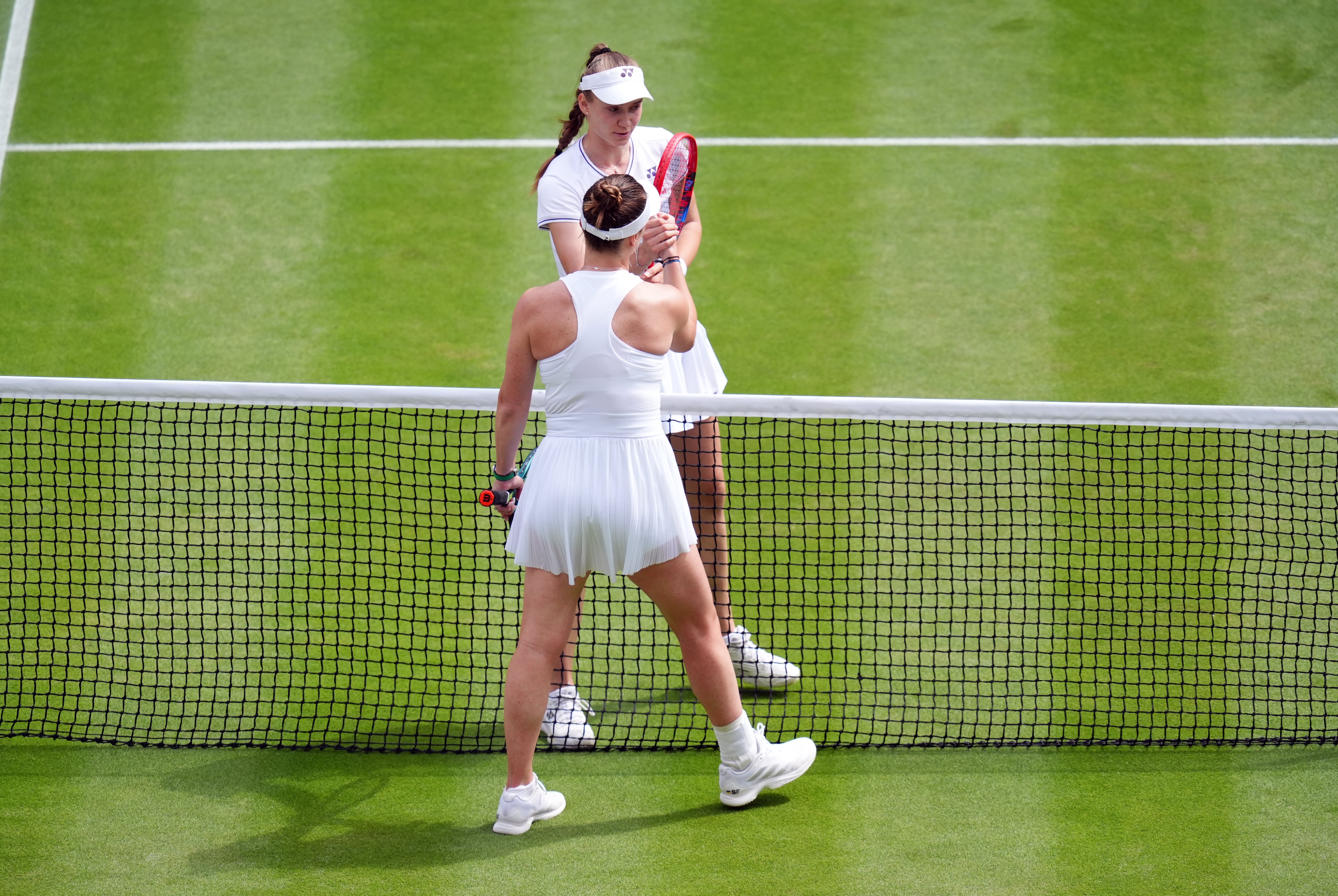 There was no handshake drama between Elena Rybakina and Elina Svitolina