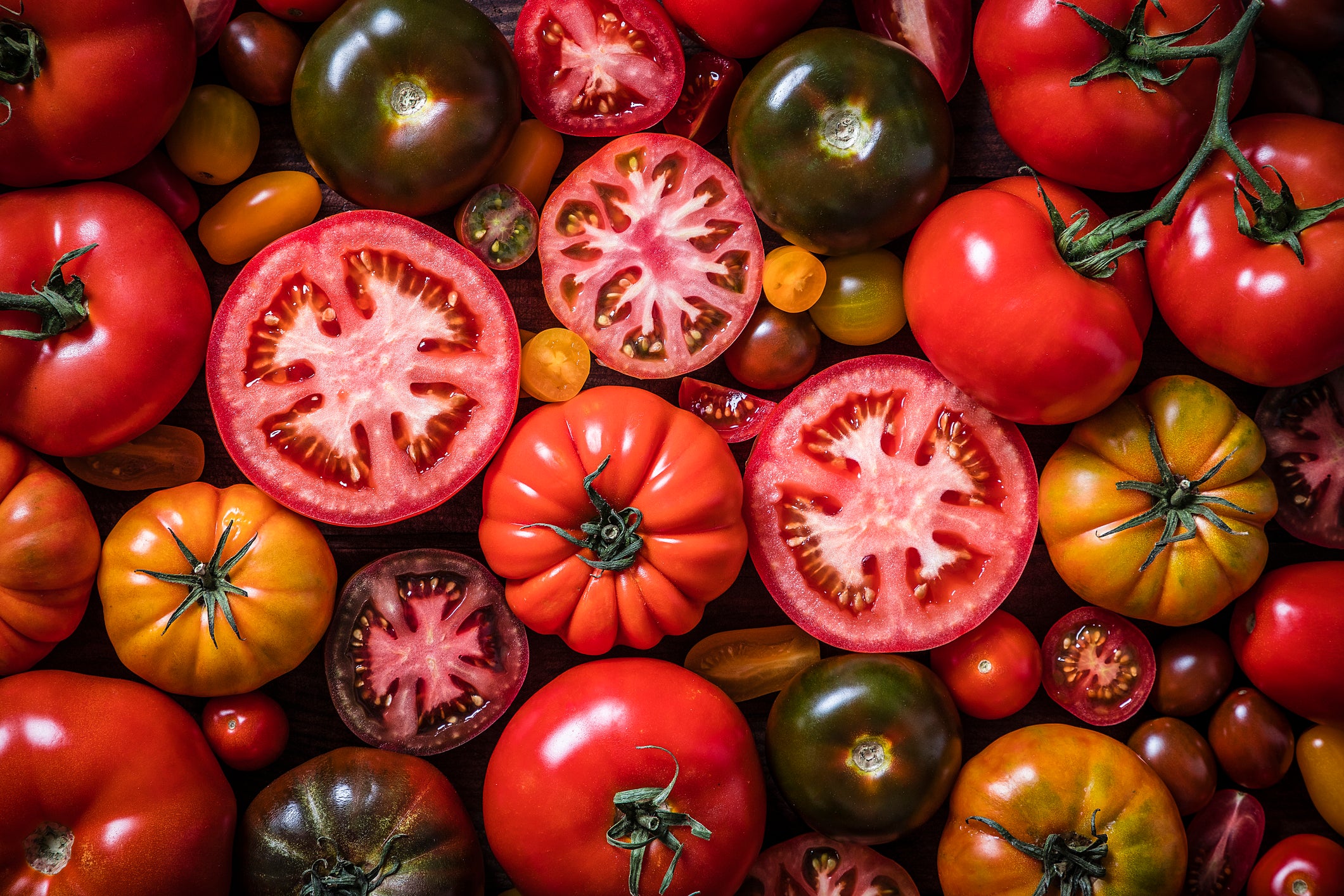 Various kinds of tomatoes mixed by varieties, sizes and colours