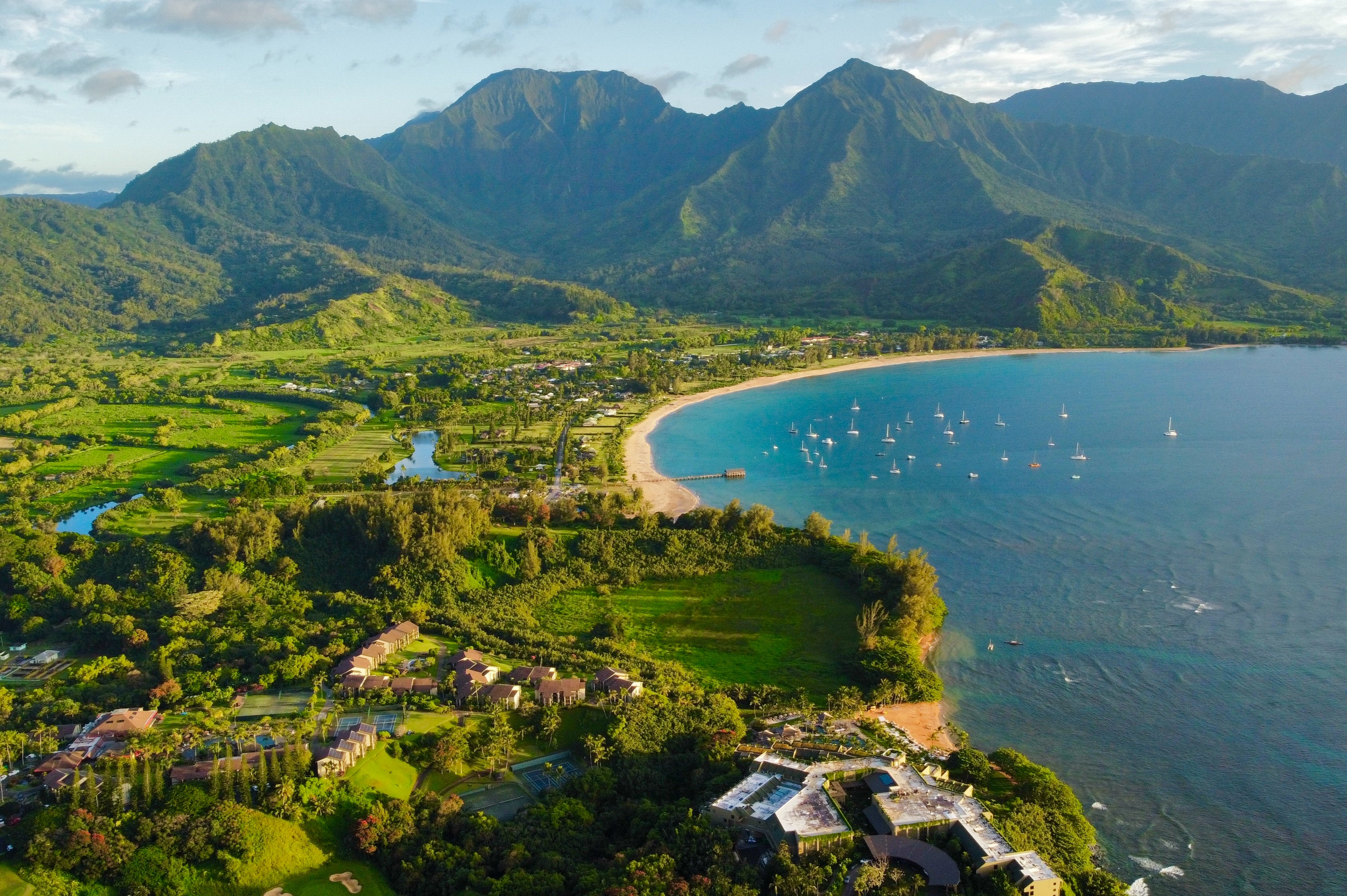 Hawaii’s diverse coastal landscape is a holiday hotspot