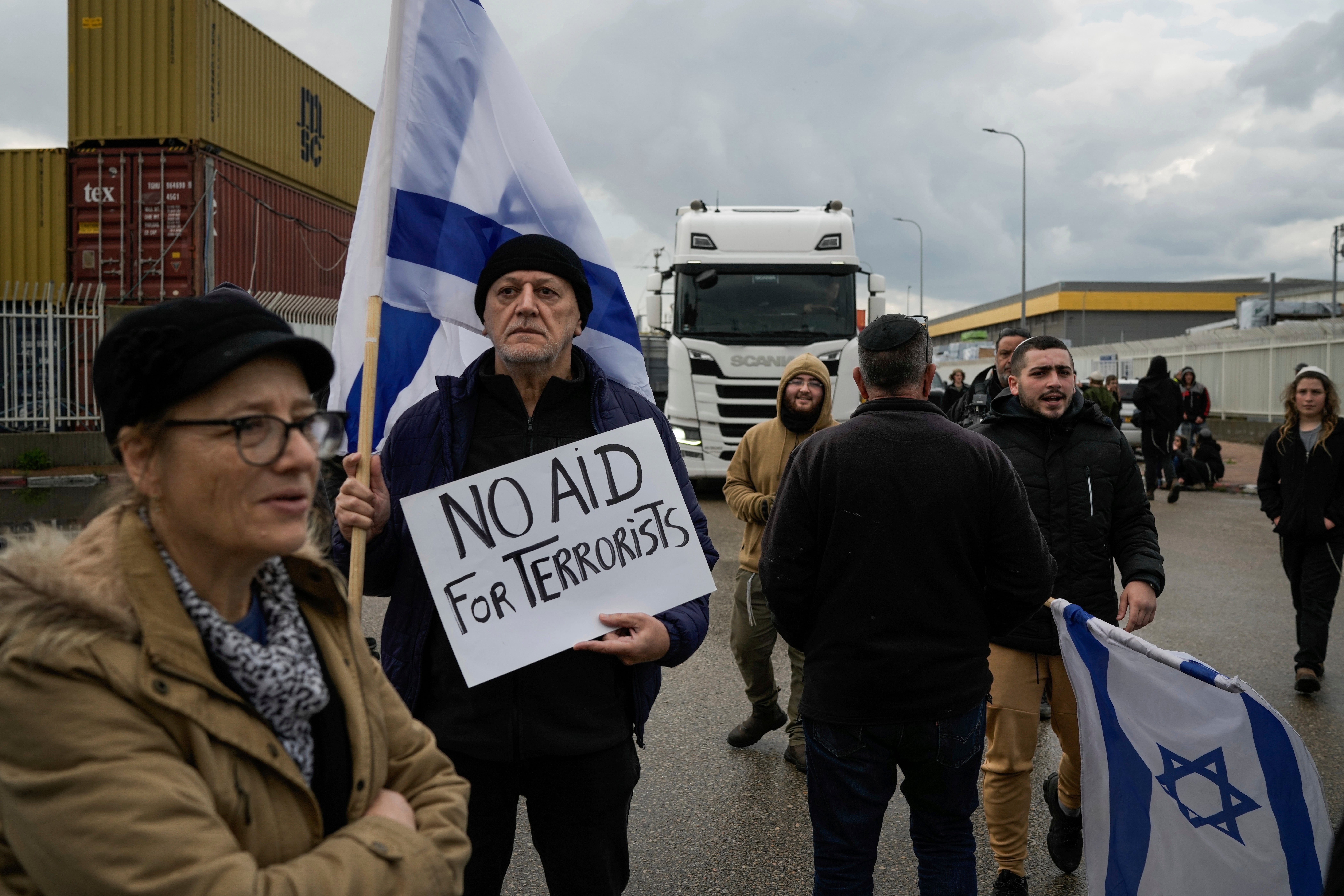 Israel Palestinians Blocking Aid