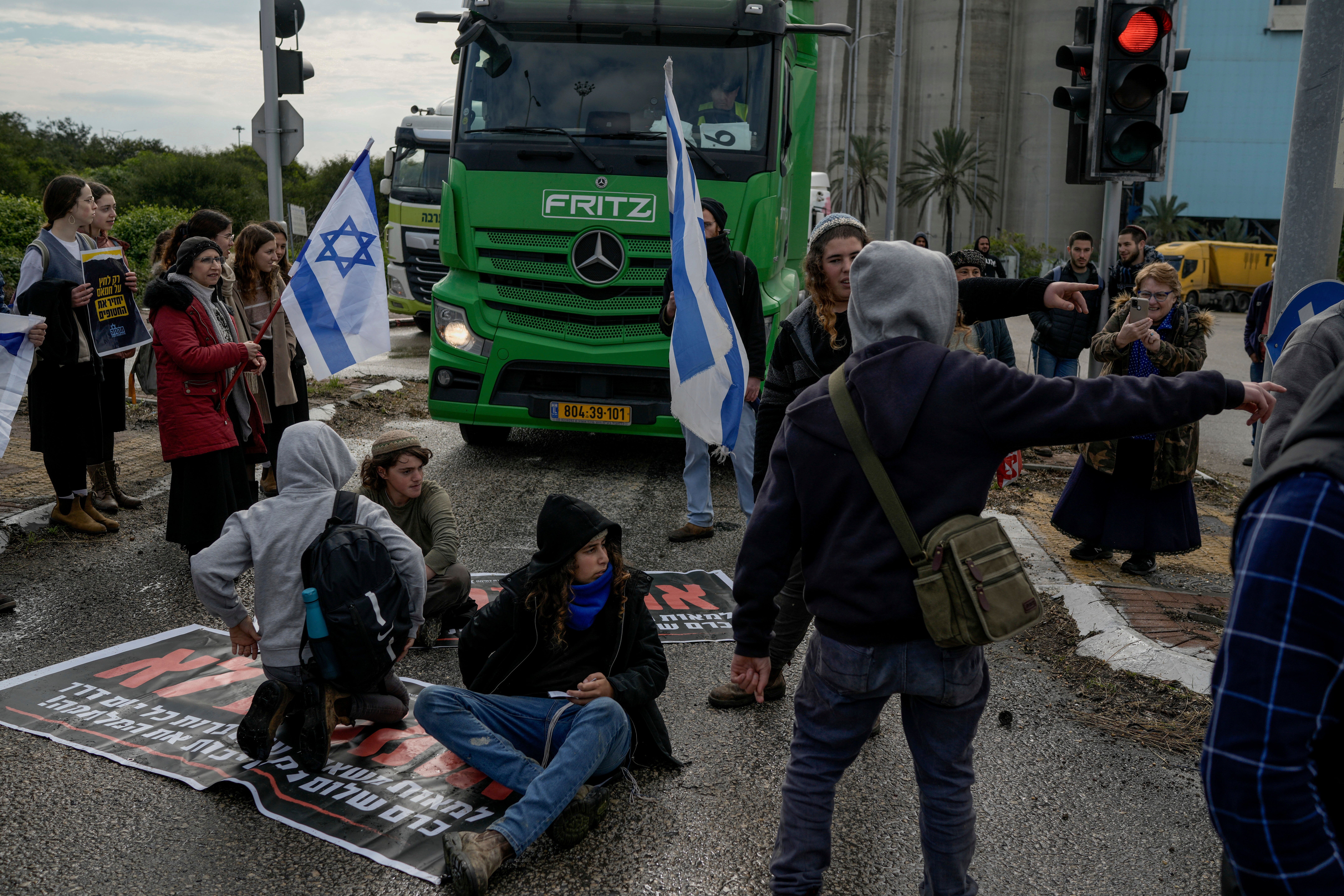 Israel Palestinians Blocking Aid