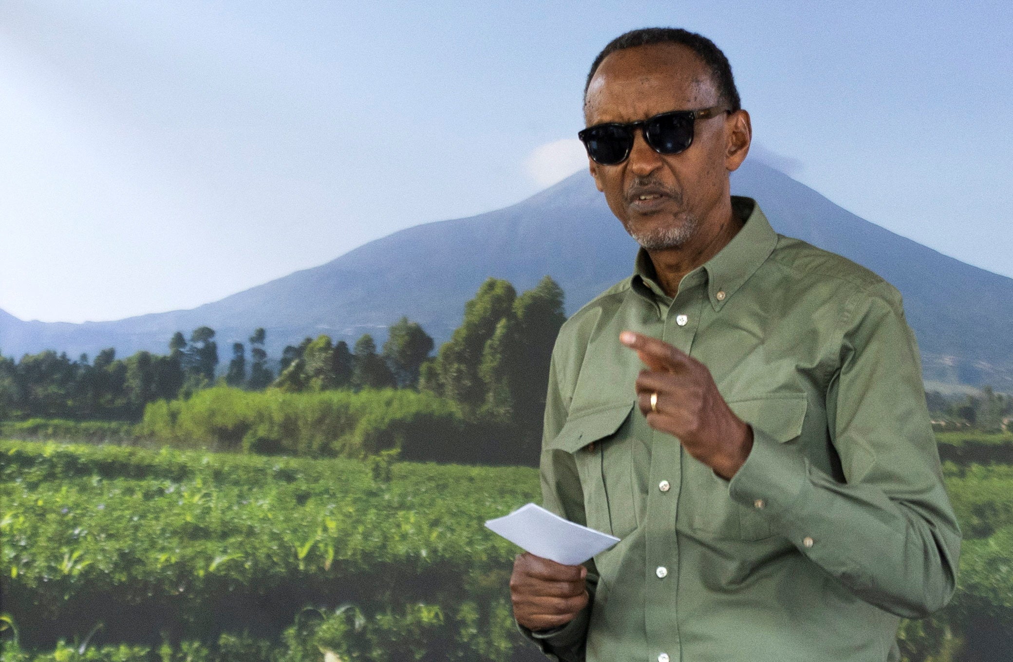 Paul Kagame prepares to cast his ballot