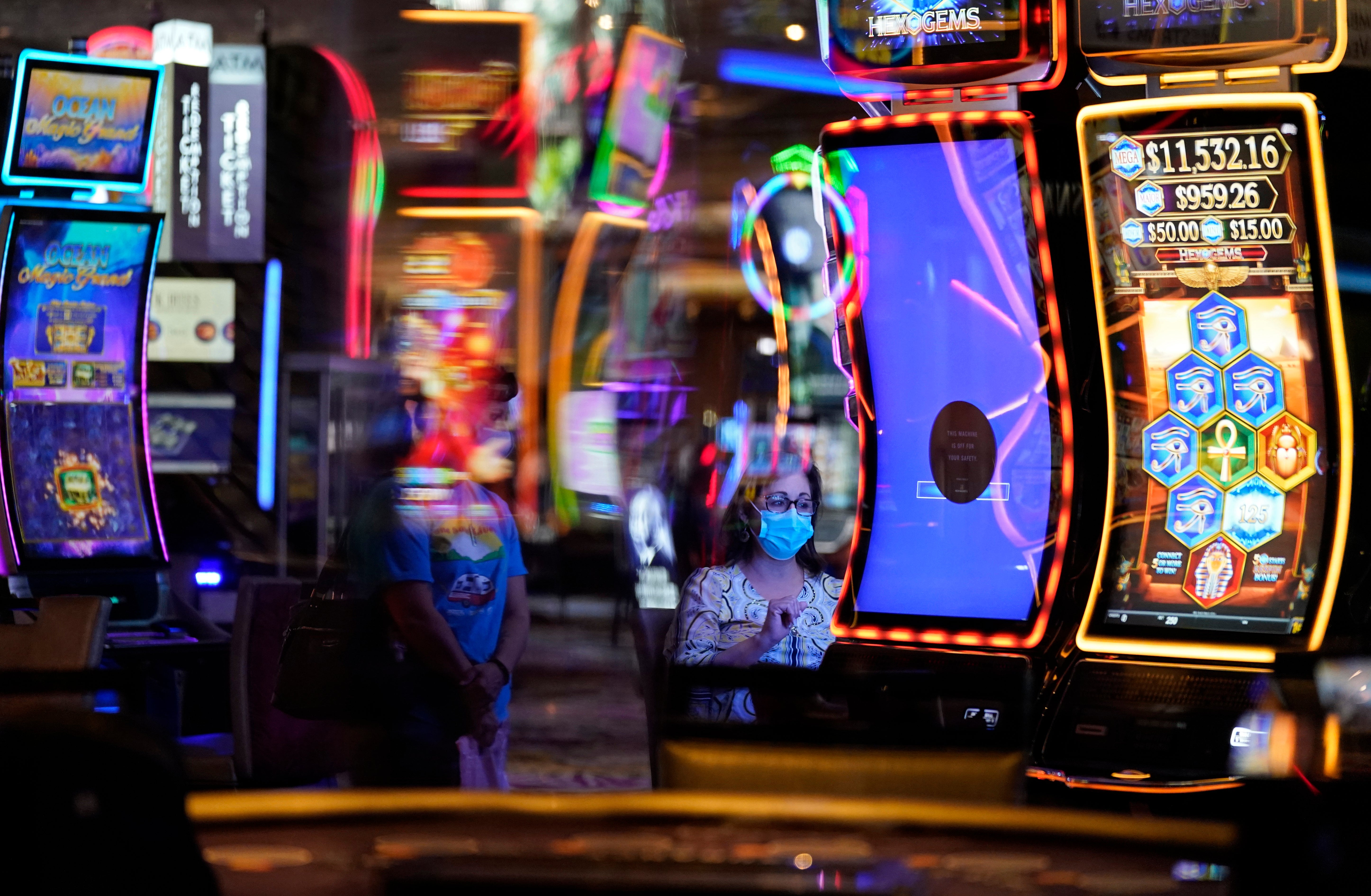 State regulations mean that slot machines in Las Vegas and the surrounding areas can hold a maximum 25 percent of the money put into them, meaning players can in theory expect a return of 75 percent