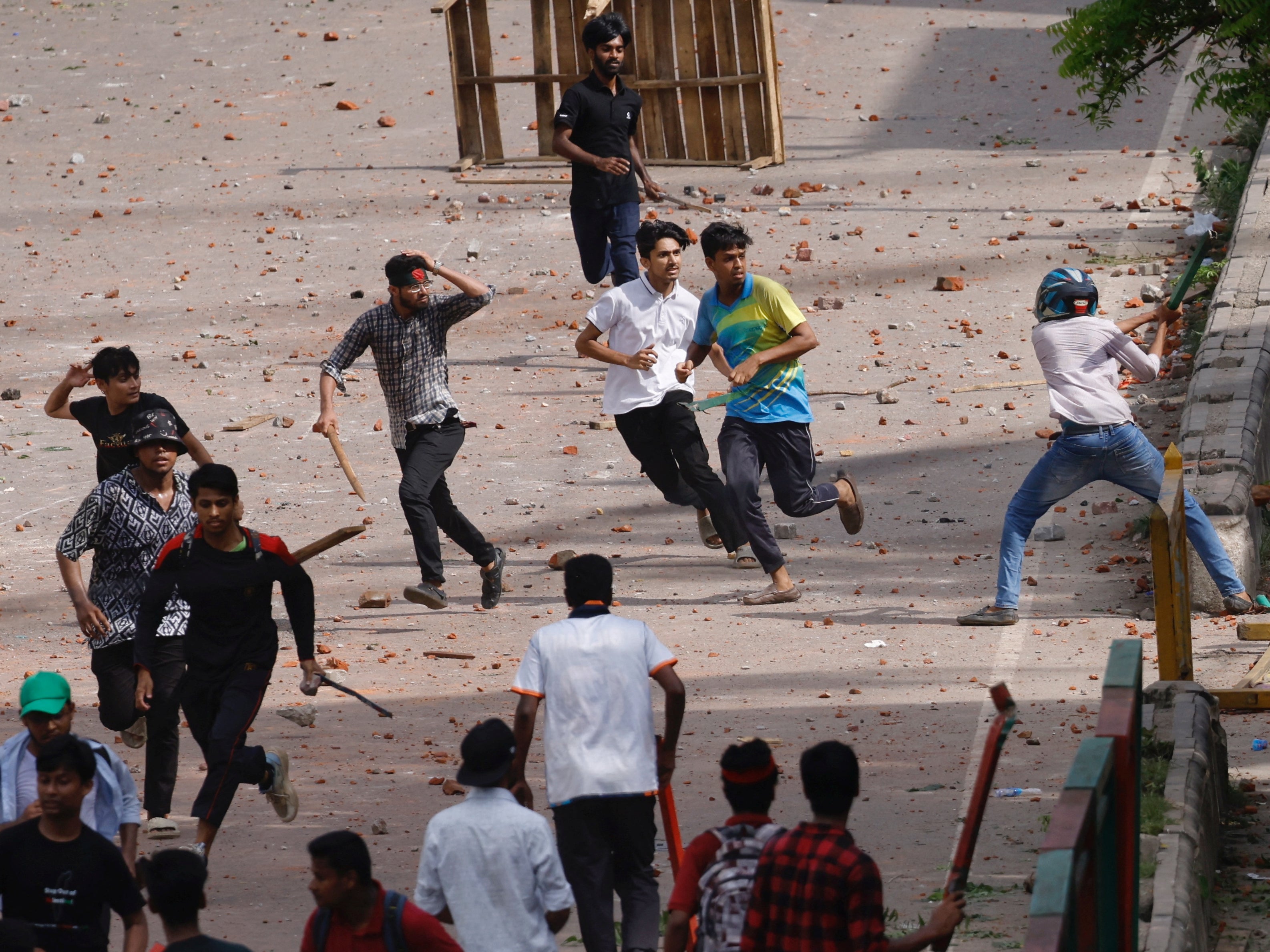 Suspected members of the Bangladesh Chhatra League clash with protesters against the quota system in Dhaka