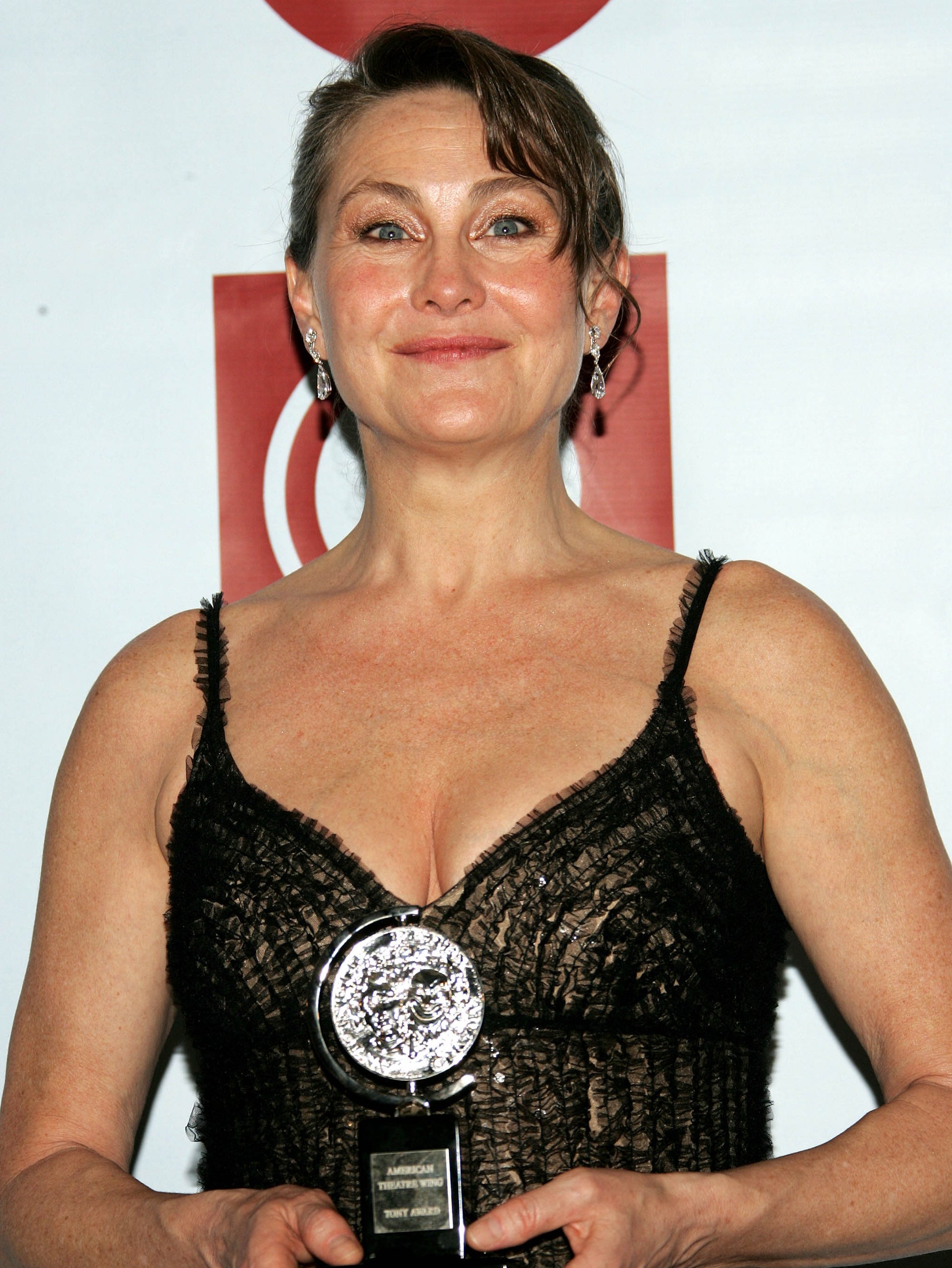 The actor poses in the press room at the 59th annual Tony Awards in 2005 after winning her second award, for ‘Doubt’