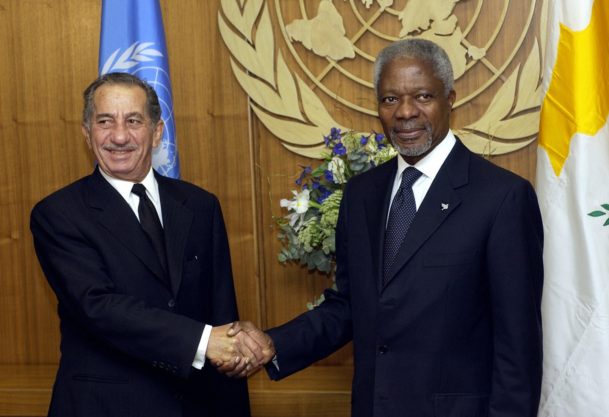 Kofi Annan (right) shakes hands with Tassos Papadopoulos, then president of Cyprus, prior to a meeting in 2004