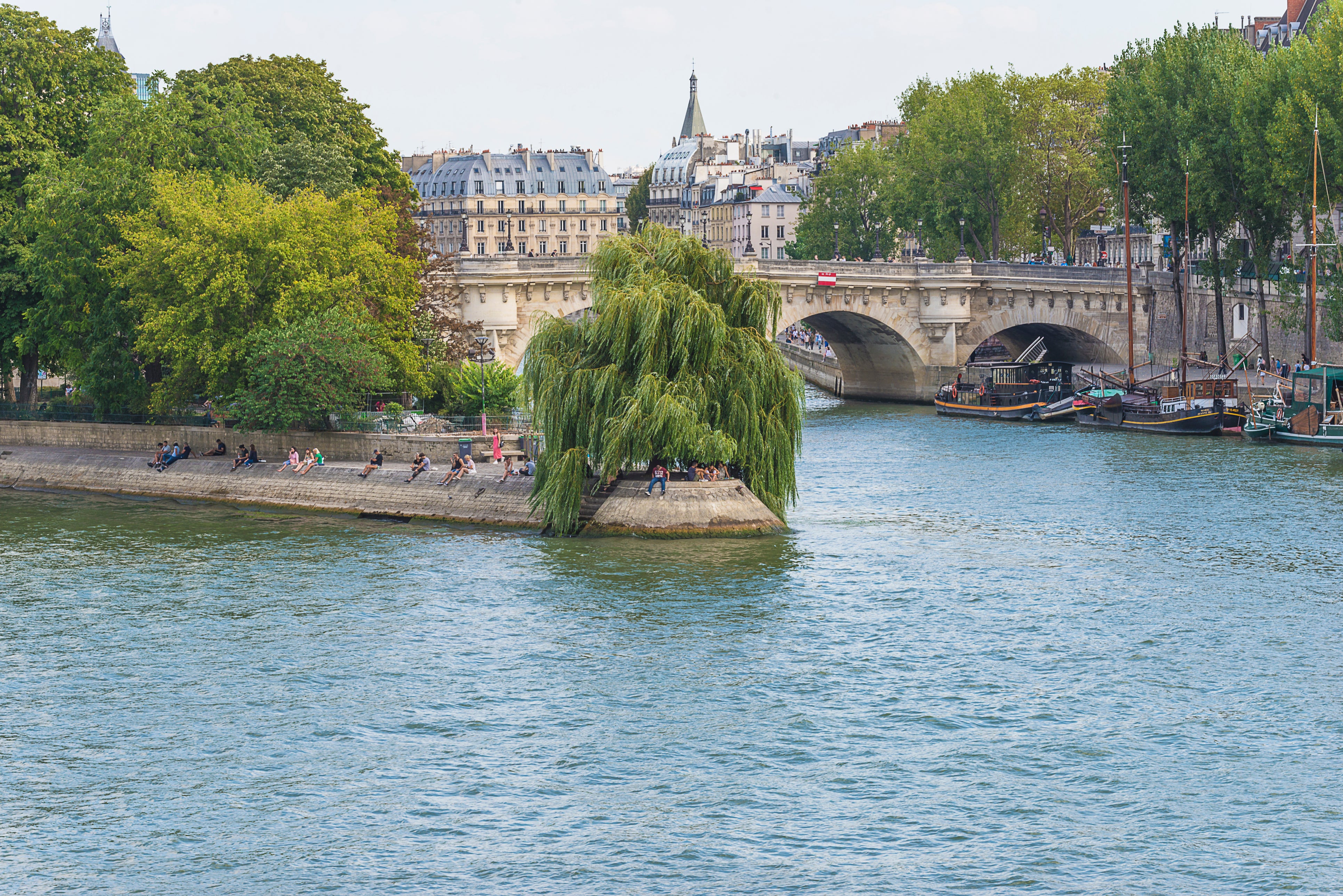 To see Paris’s most famous landmarks, Ile de la Cite is a convenient base