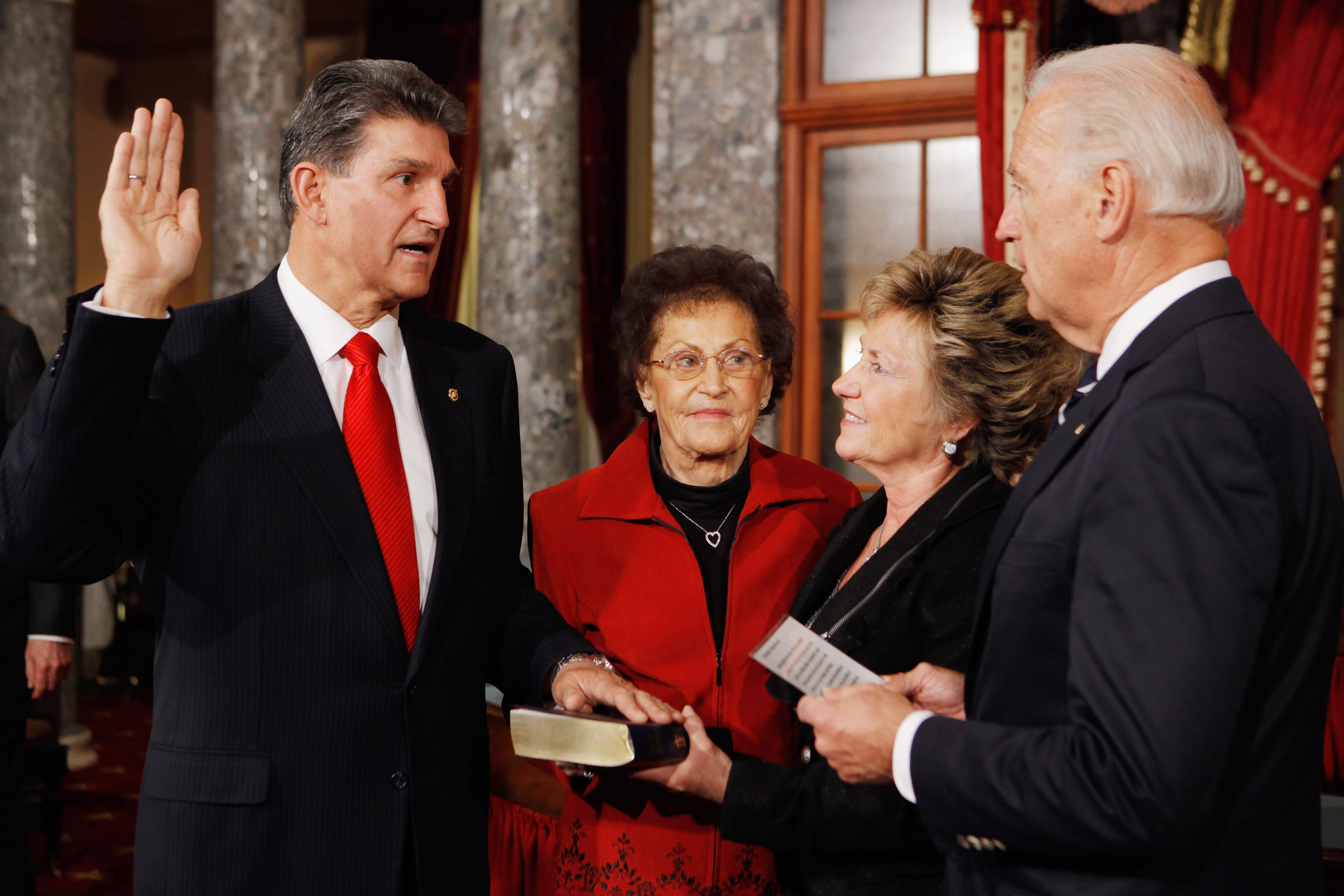 Biden, as vice-president, swears in Manchin as US senator for West Virginia in 2010