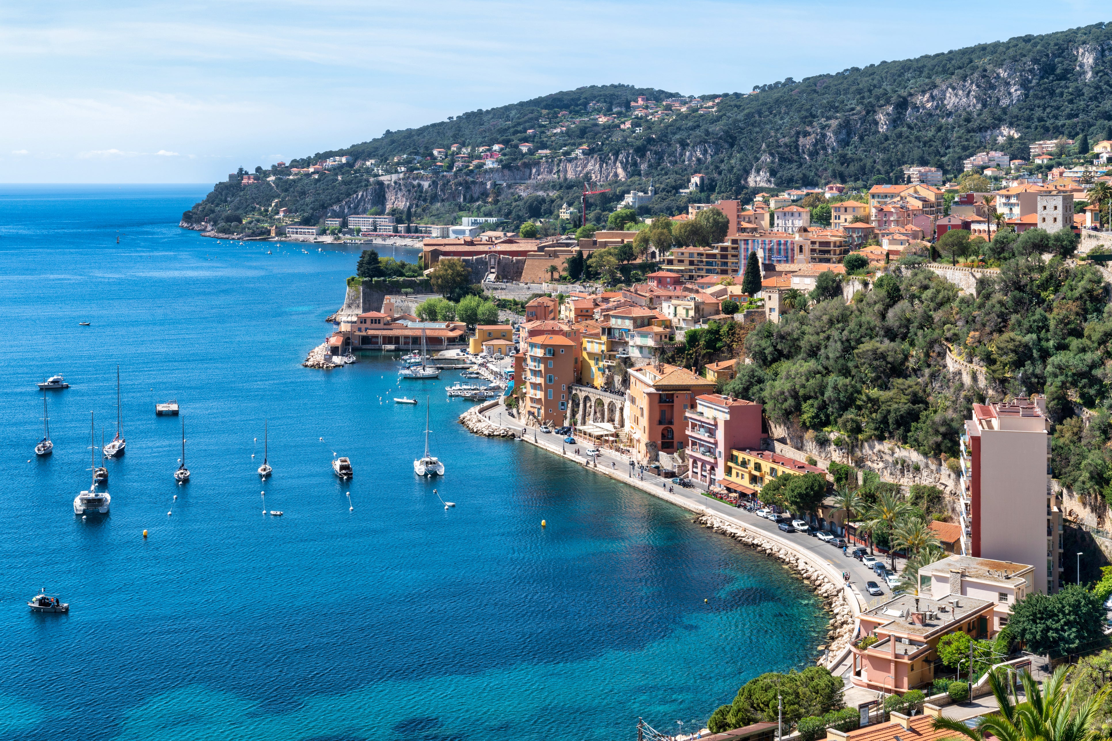 The Côte d’Azur city is perefectly situated to cycle around town and reach challenging climbs