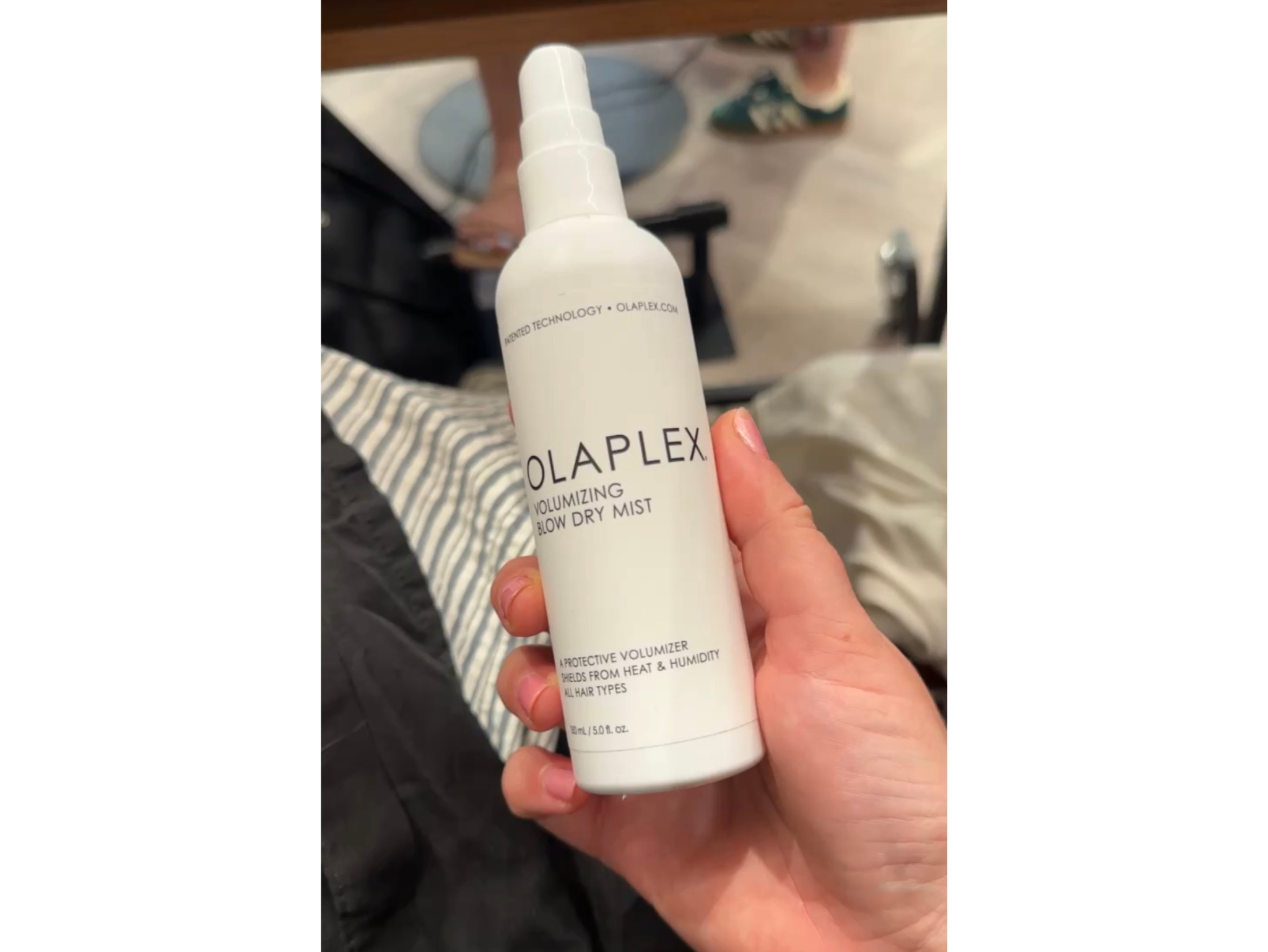 Olaplex volumizing blow dry mist hair stylist recommends Indybest