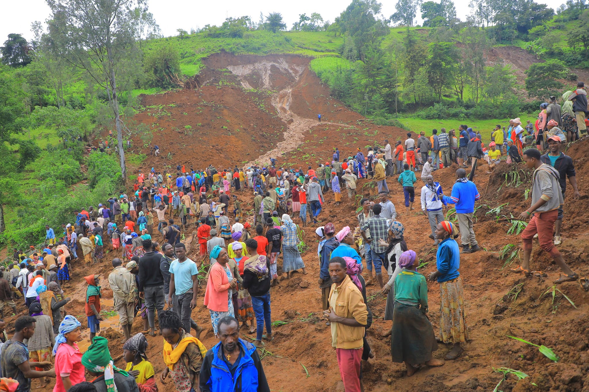 Hundreds of people gather at the site of a mudslide in Gofa, southern Ethiopia