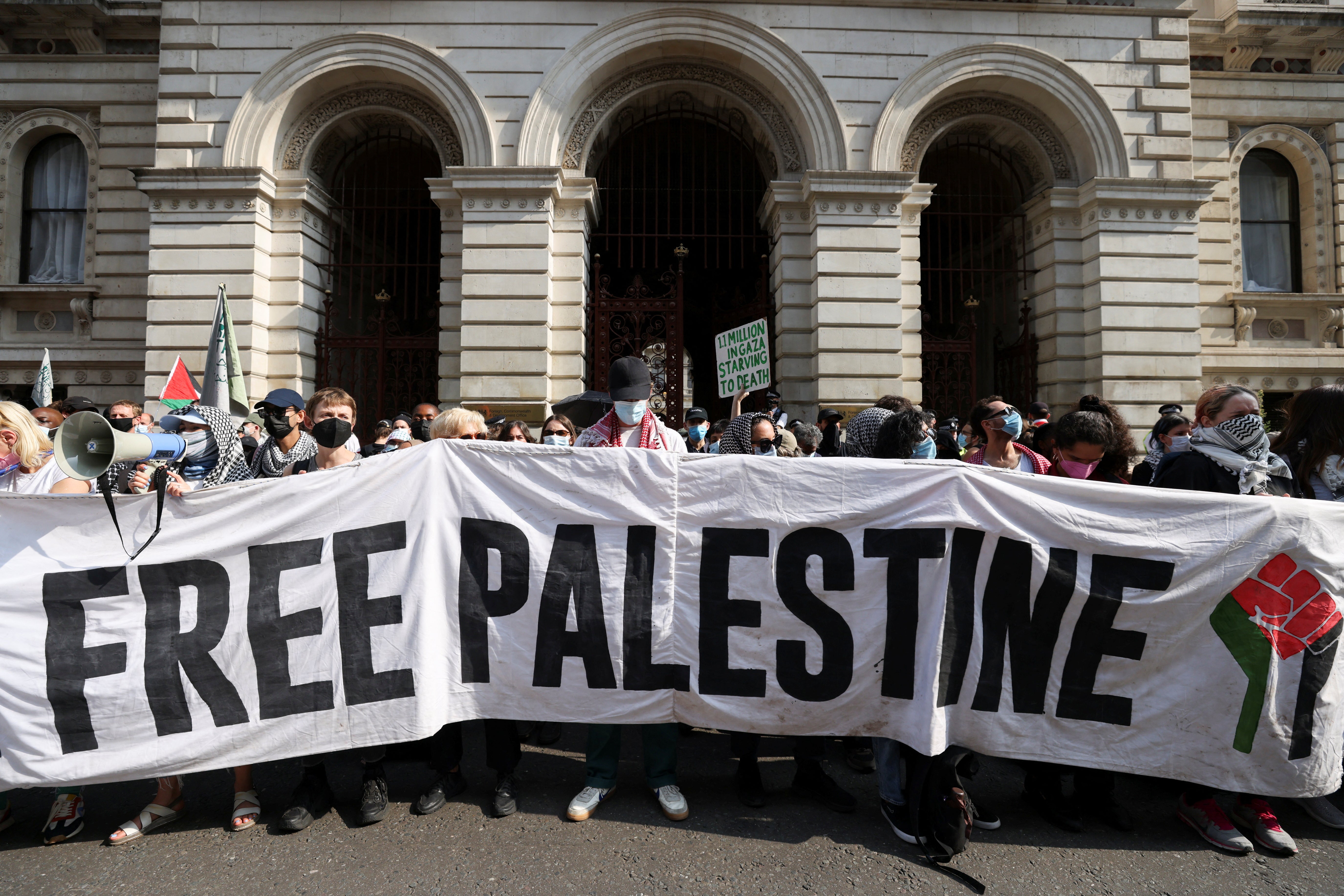 A British couple have been ordered to leave India for allegedly putting up ‘Free Palestine’ stickers