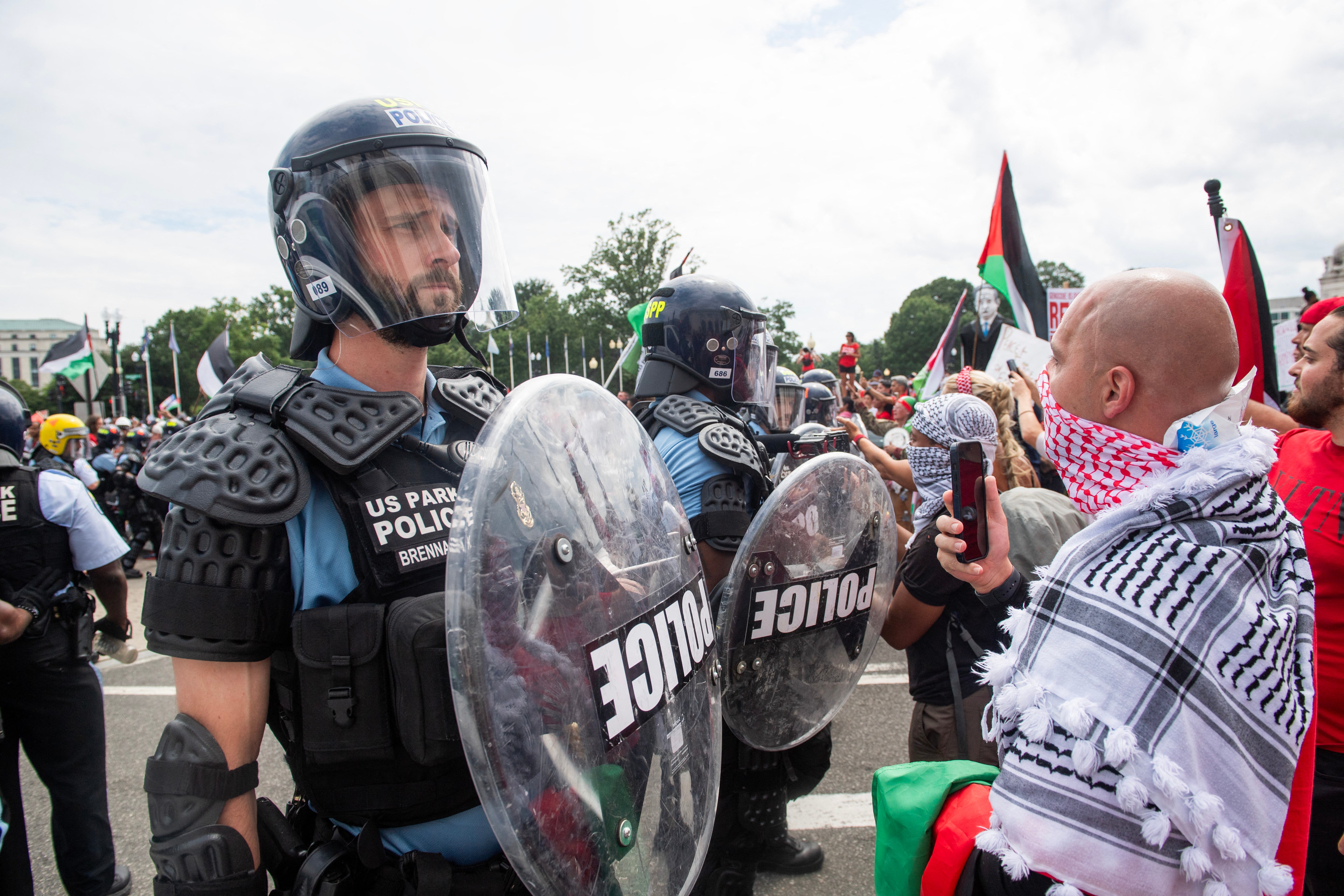 Pro-Palestinian protesters face police in riot gear at Union Station in Washington, DC, on July 24, 2024 during a protest against Israeli Prime Minister Benjamin Netanyahu's visit to the US