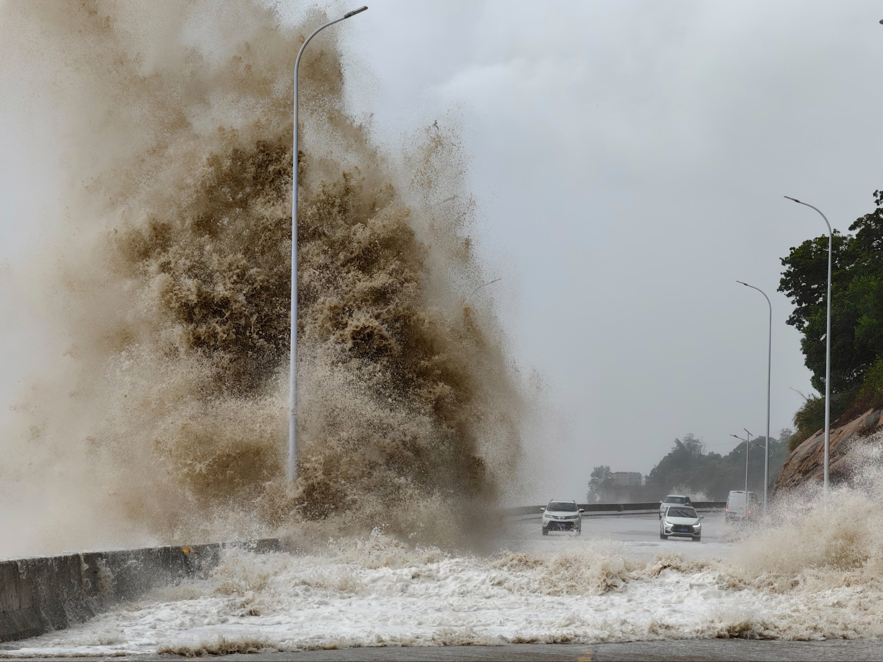 Huge waves lash the shore in Fujian province