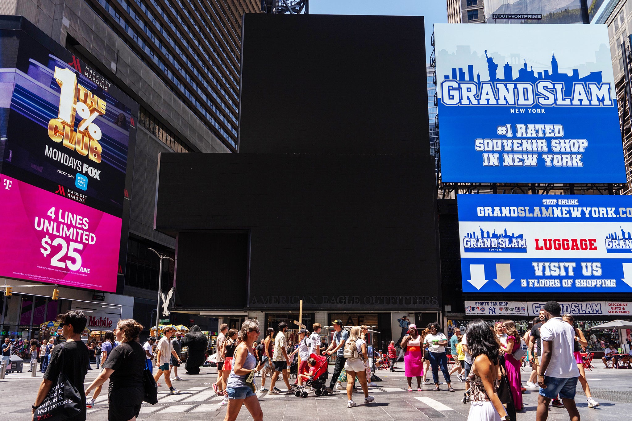 Time Square billboards in New York go blank due to the global Windows outage