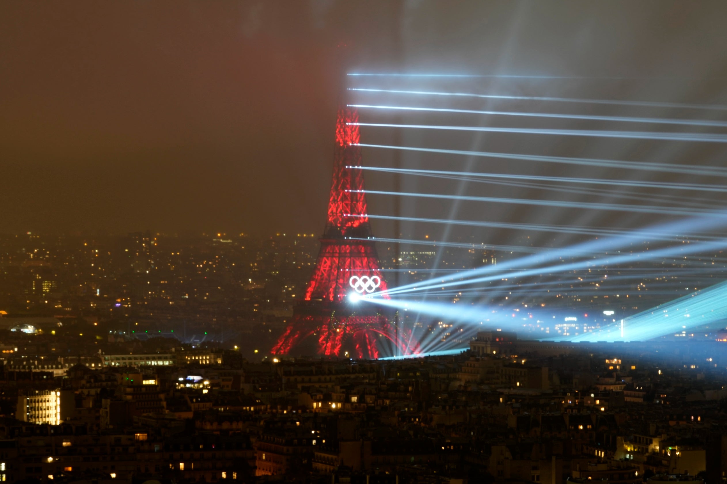 Lasers from the Eiffel Tower were muffled by thick cloud