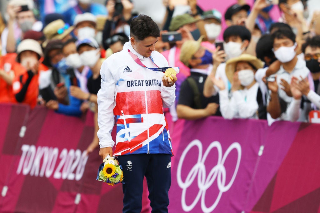 Pidcock with his gold in Tokyo