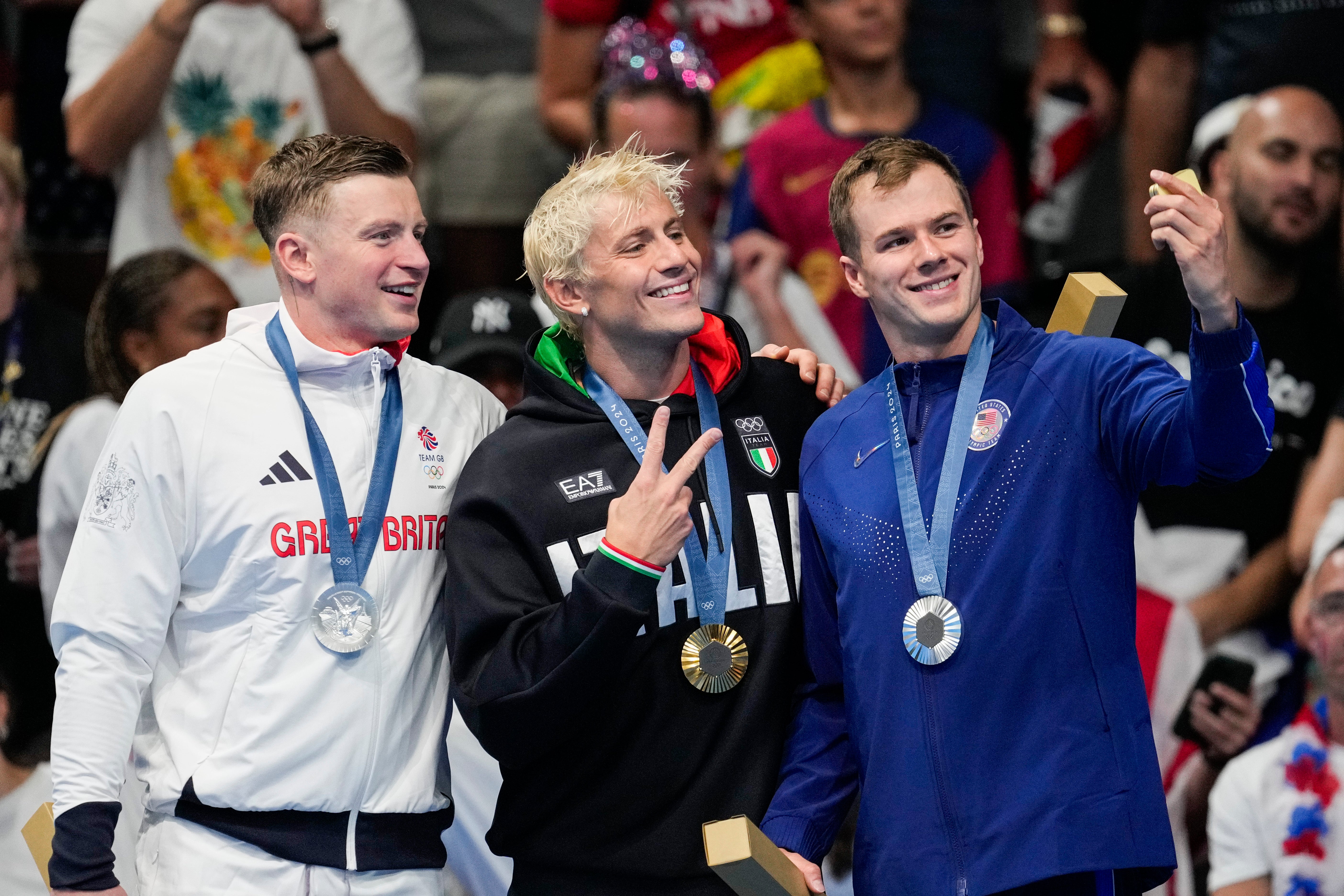 Nicolo Martinenghi stands Nic Fink and Adam Peaty