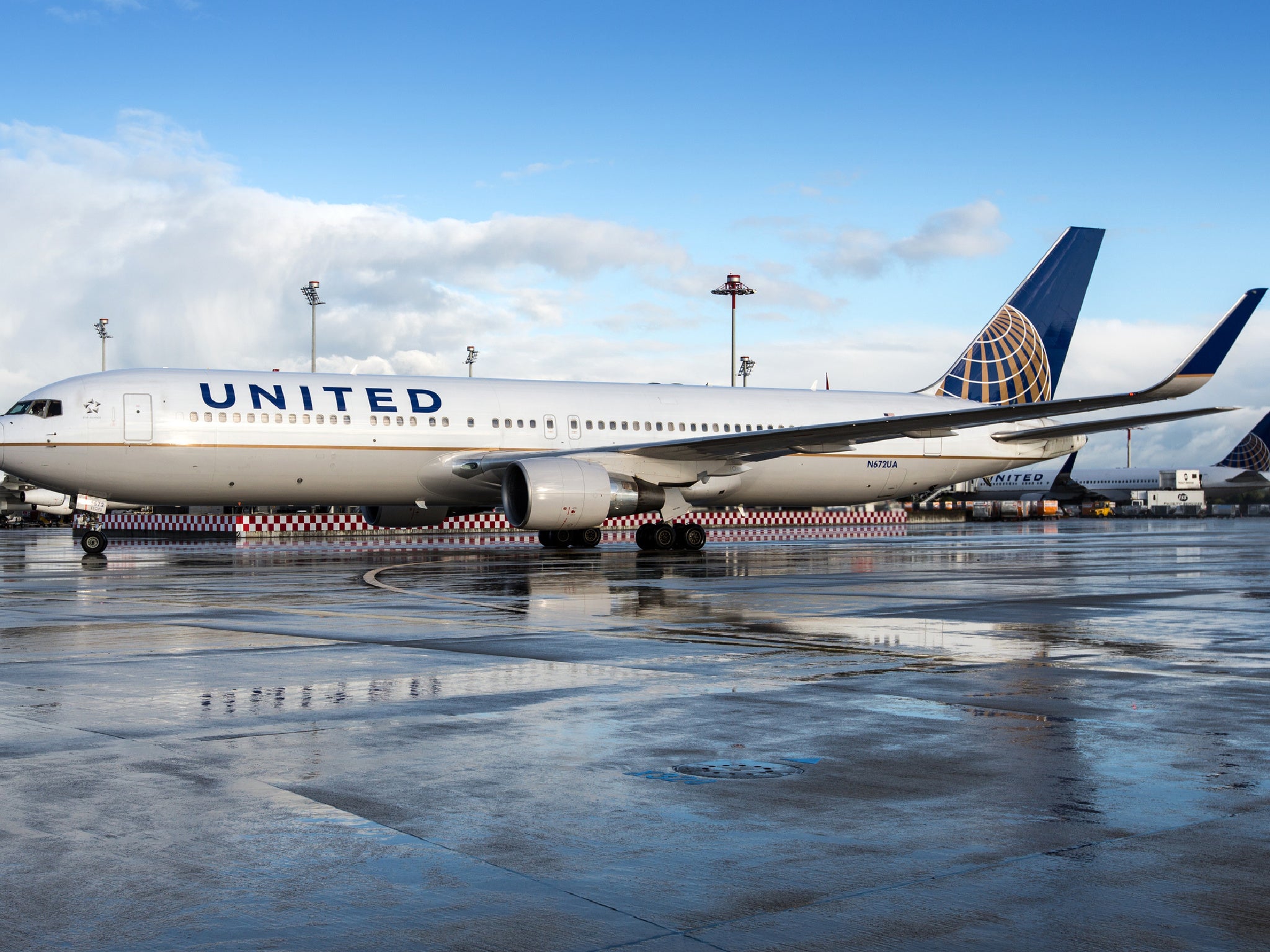 The United Airlines aeroplane spent almost four hours on the runway in Virginia