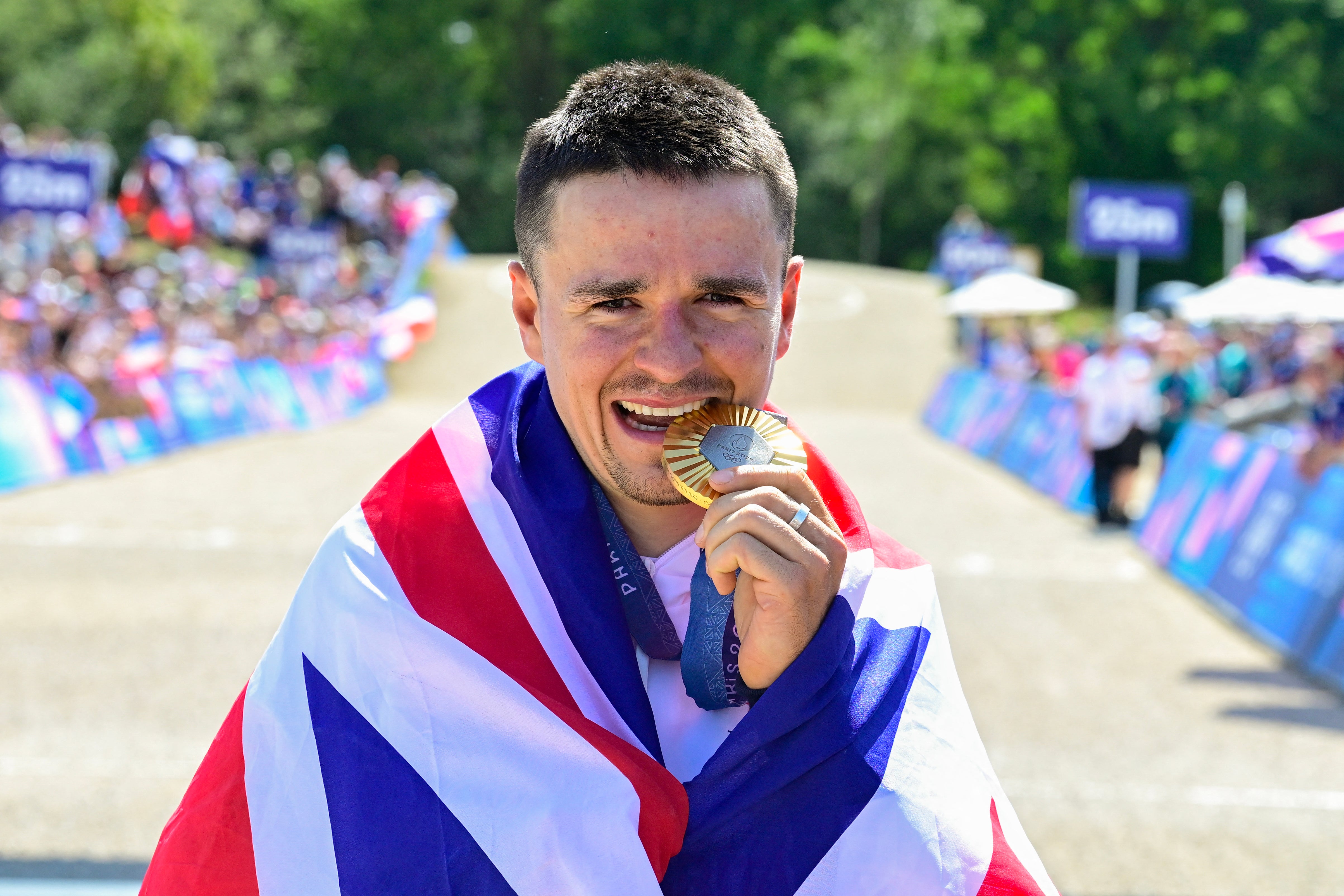 Pidcock celebrates with his gold medal