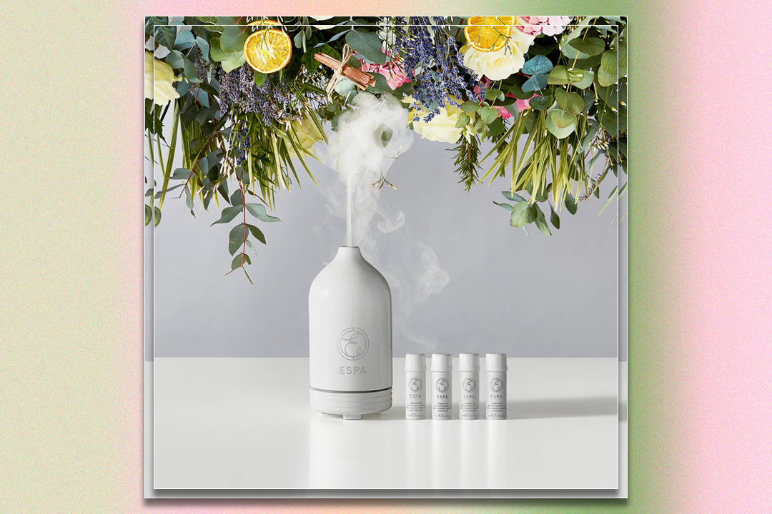 Transform the atmosphere of any room with this aromatherapy oil diffuser