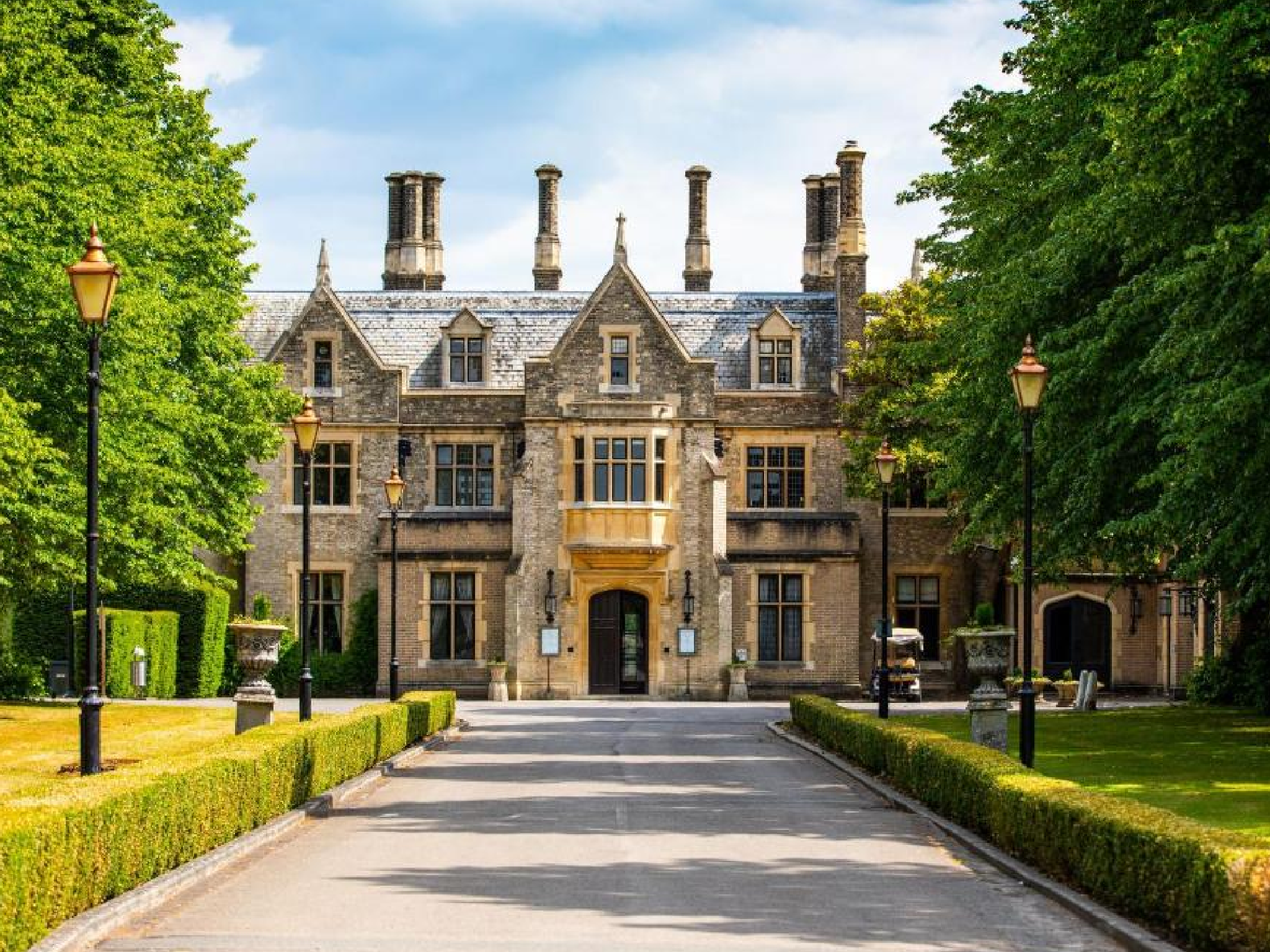 Located 25 miles from London, Foxhills has three courts in a country estate setting