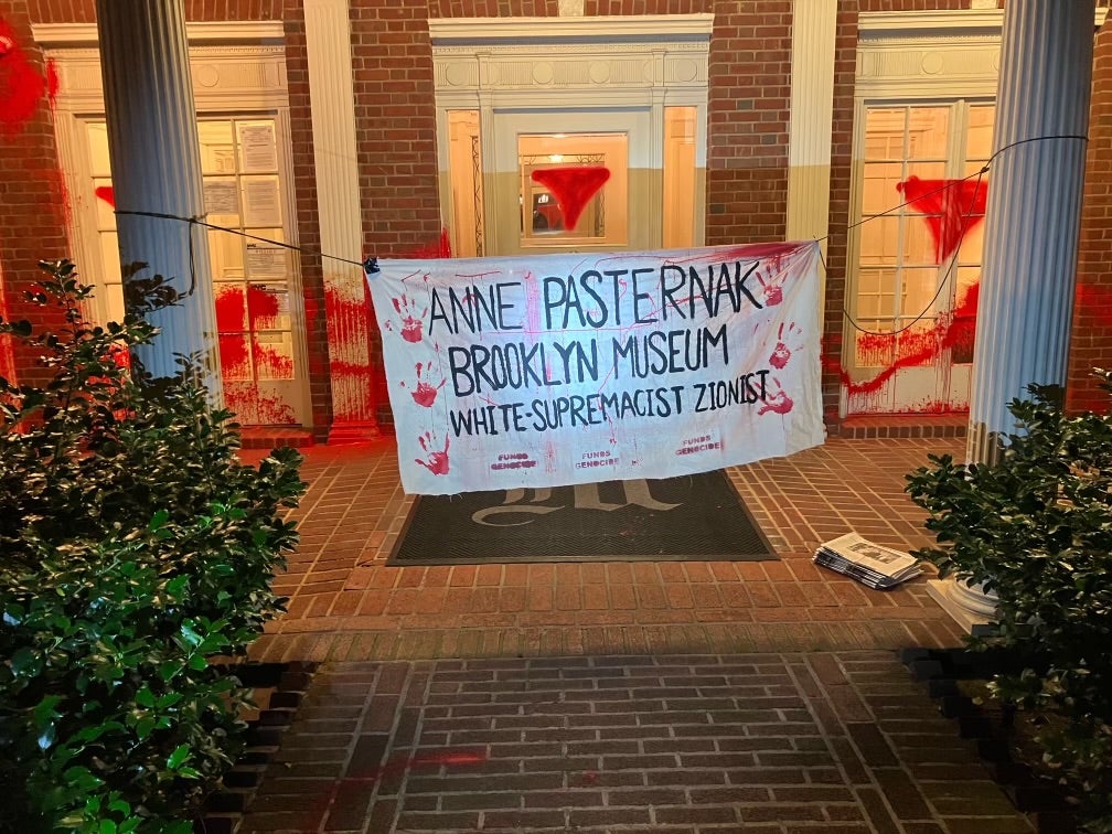 A banner that states ‘Anne Pasternak Brooklyn Museum White-Supremacist Zionist’ hung outside of Pasternak, the Brooklyn Museum director’s home.’ New York leaders have condemned the incident as ‘unacceptable antisemitism’