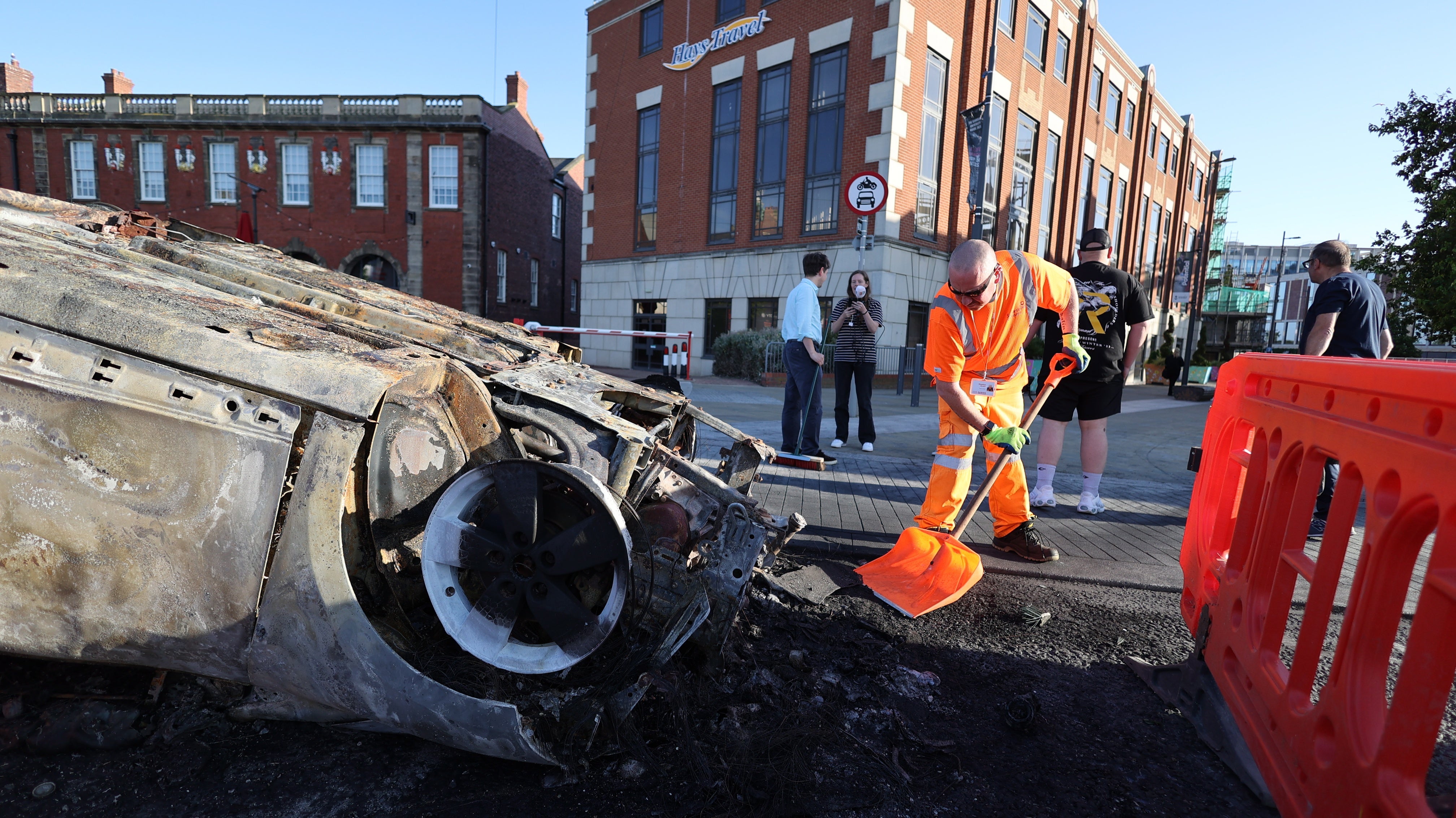 Sunderland City Council thanked people who have begun to clean up the streets on Saturday morning