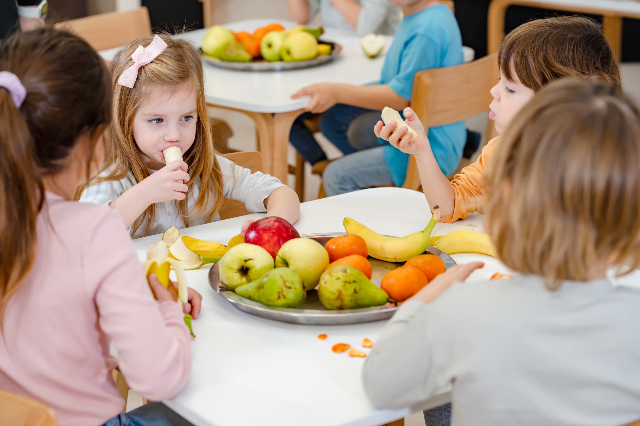 Ovoce poskytuje dětem vitamíny a minerály