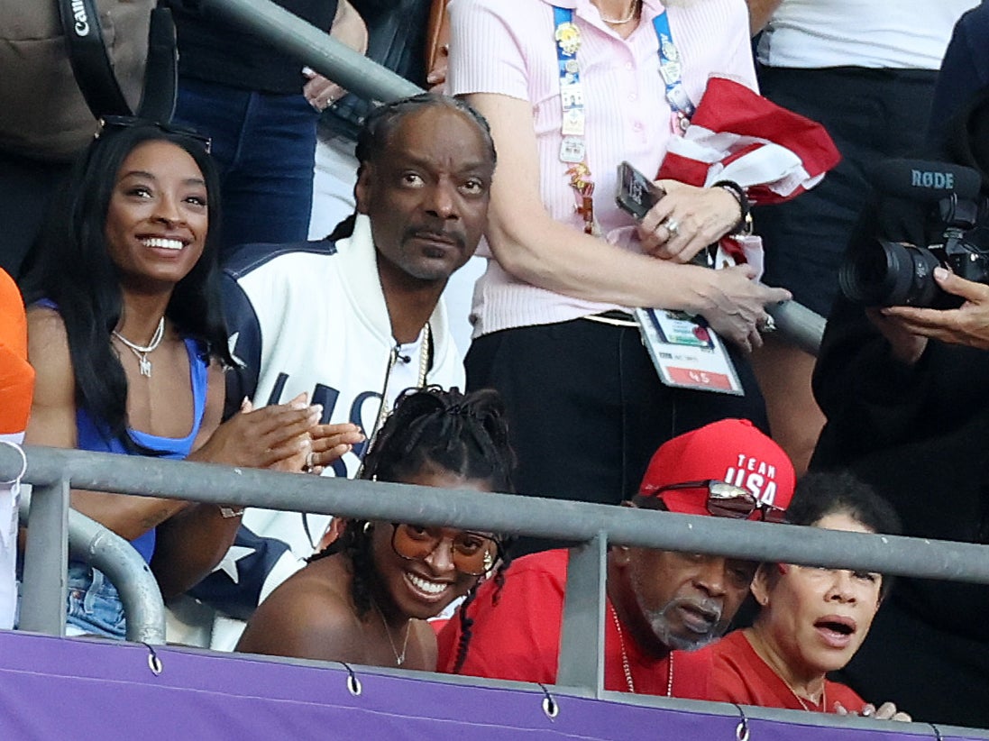 Simone Biles’ sister reveals the gift Snoop Dogg got her father for his 75th birthday