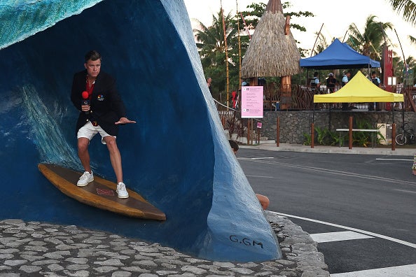 Colin Jost of ‘Saturday Night Live’ cut his foot on the coral reefs