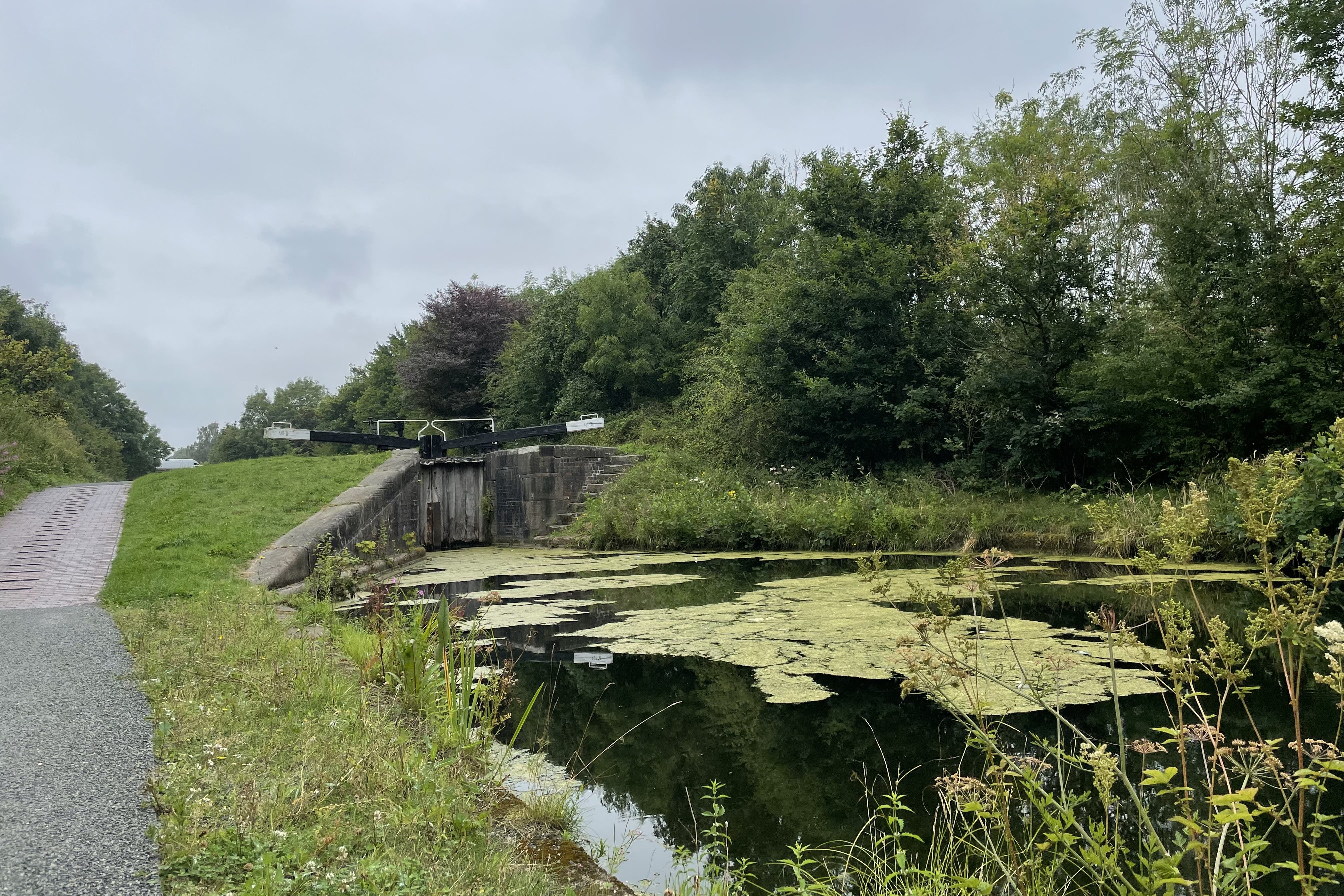 A lock in the Rushall lock flight which has not been opened since Monday, following a toxic chemical spillage (Sophie Robinson/PA)