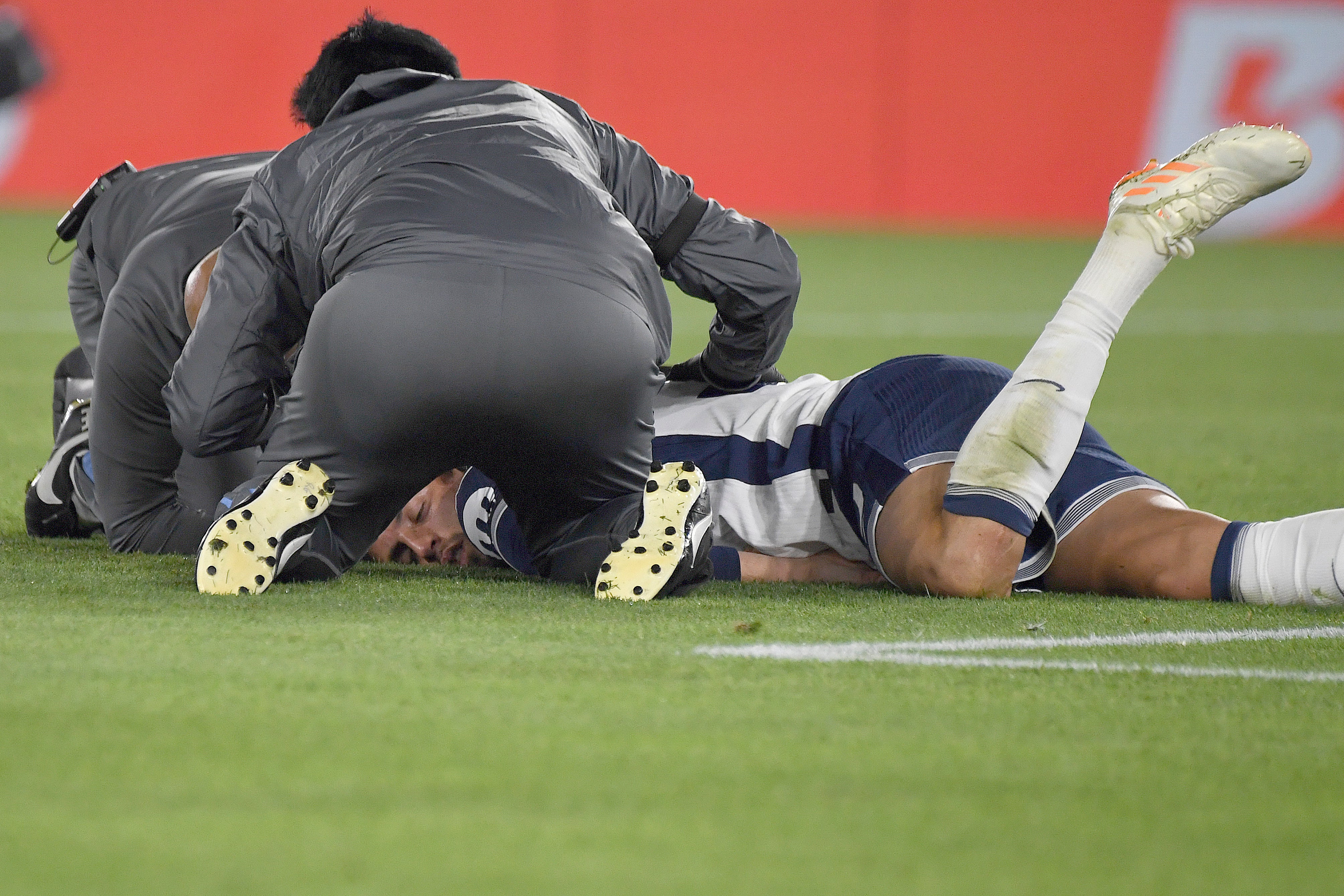 Rodrigo Bentancur was forced to leave the field with Tottenham using a concussion substitute