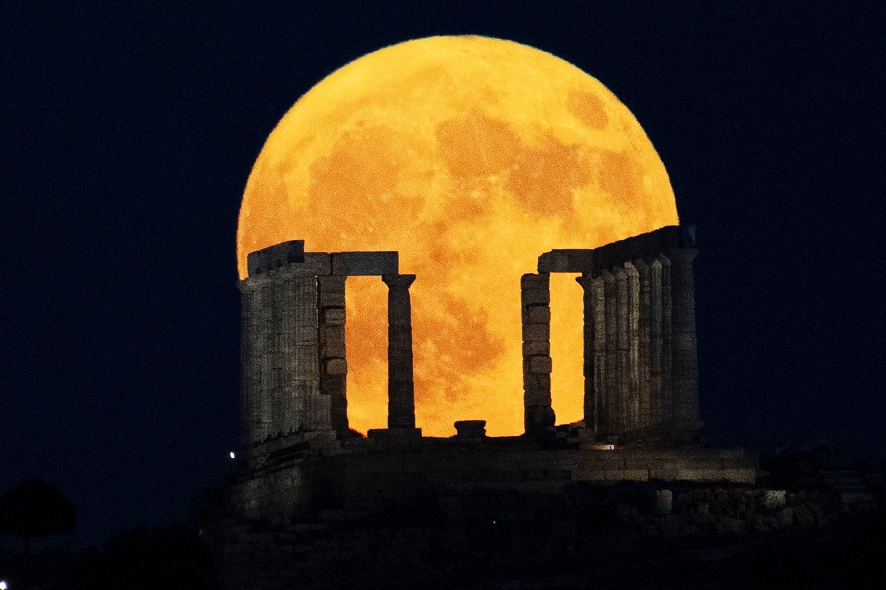 APTOPIX SCI—Supermoon Greece