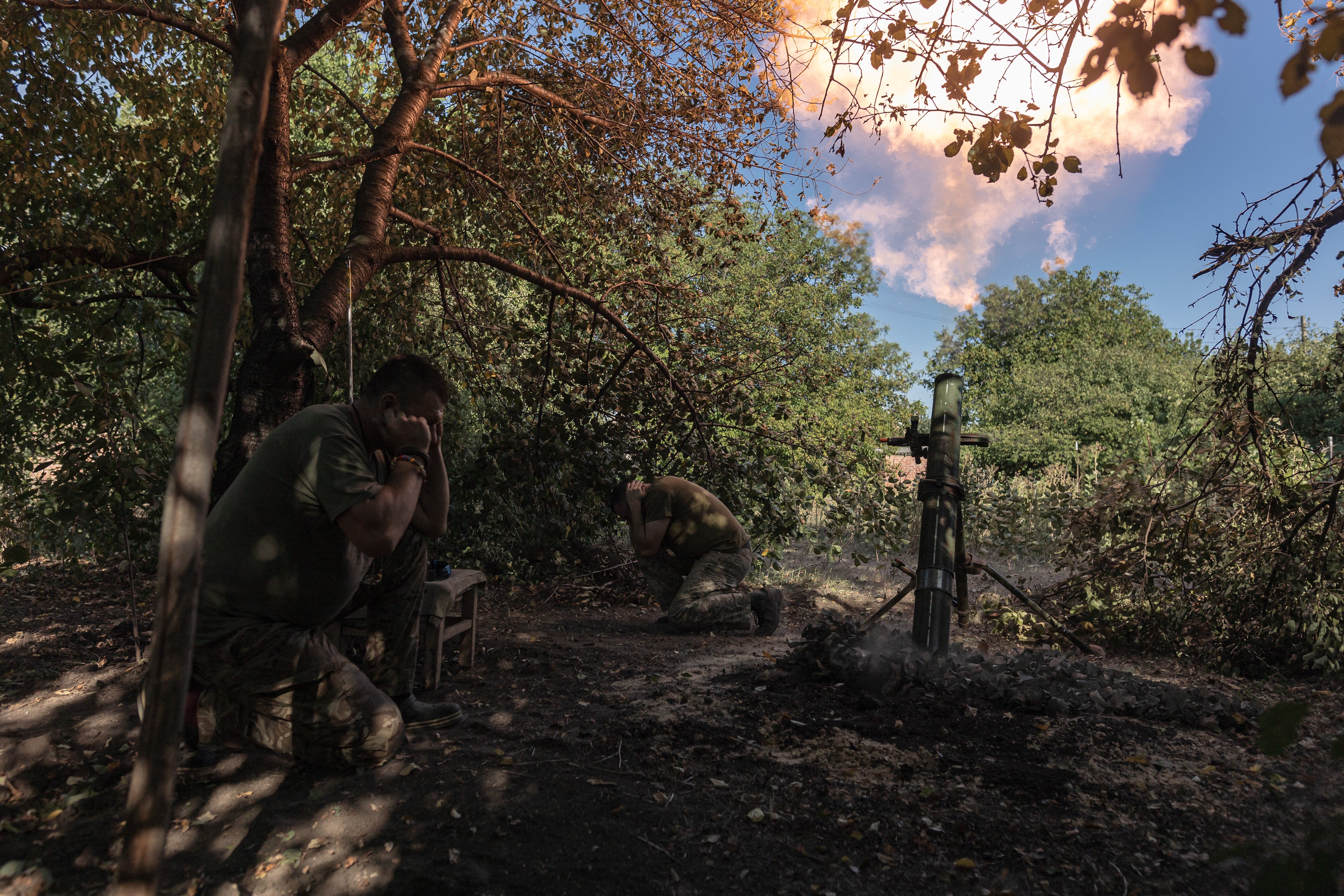 Ukrainian soldiers of a mortar unit fire a mortar in the direction of Toretsk in Donetsk region, eastern Ukraine