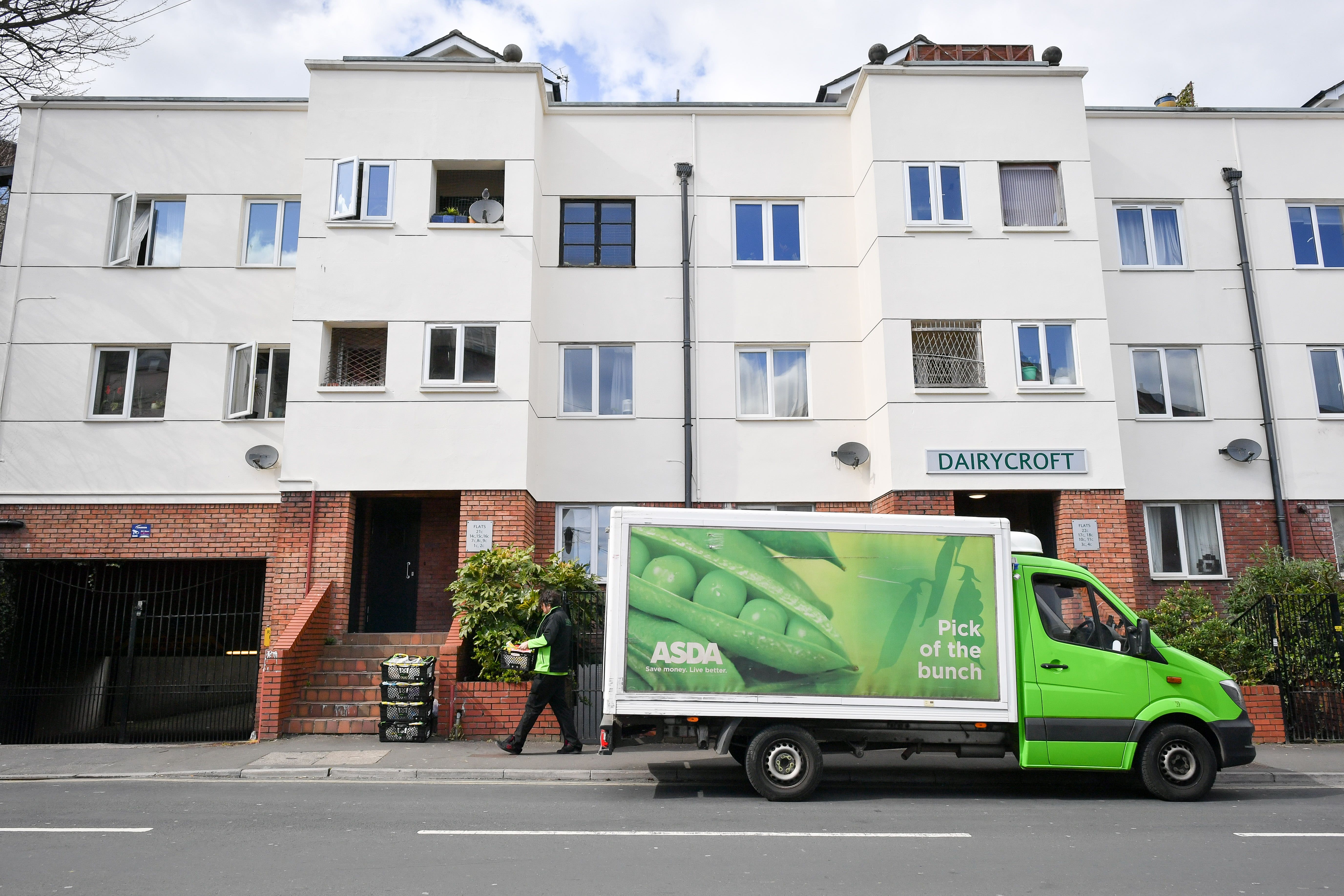 Wealthier people are more likely to buy their groceries online compared to poorer counterparts, a new study suggests (Ben Birchall/PA)