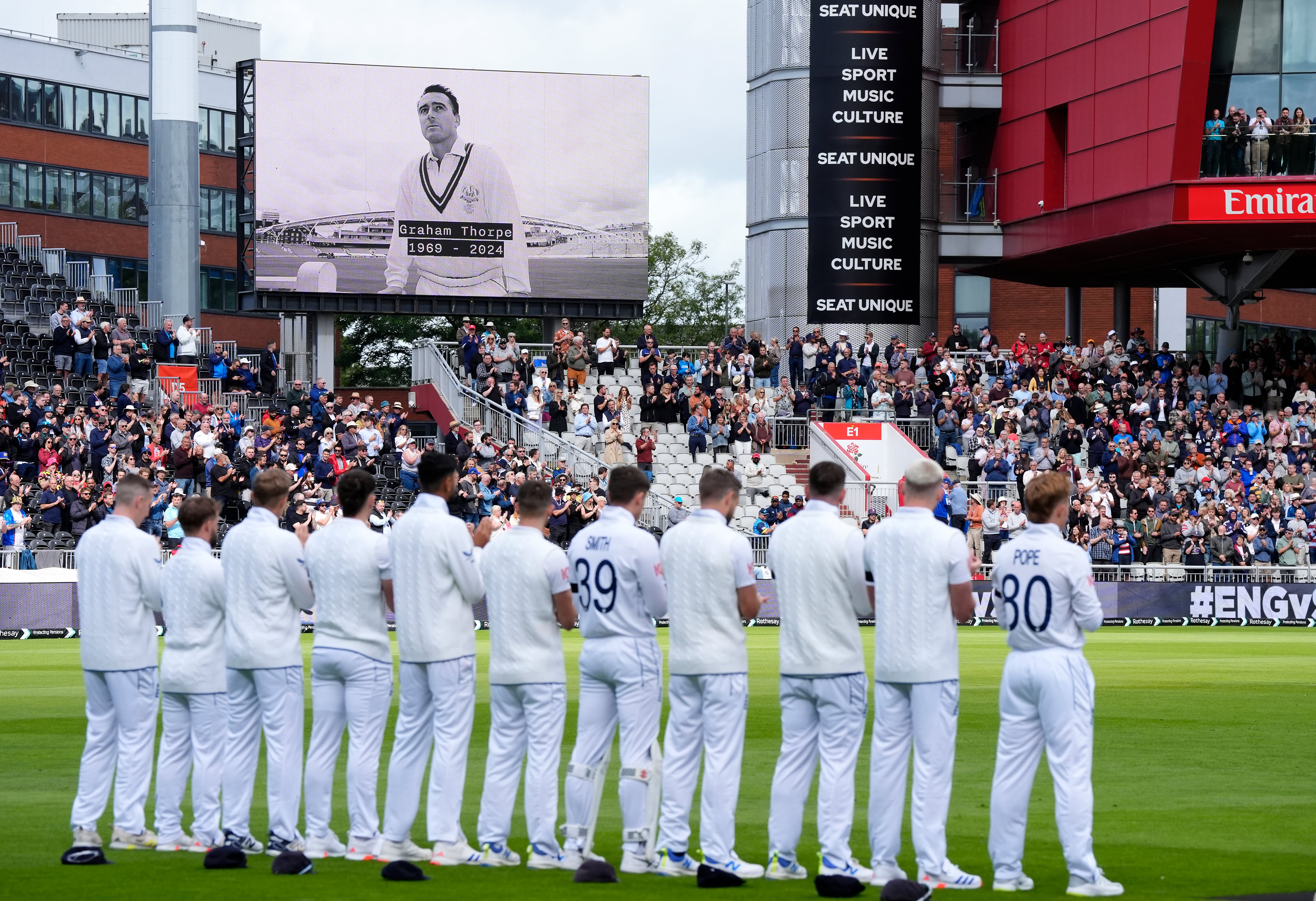 England paid tribute to Graham Thorpe before their Test against Sri Lanka