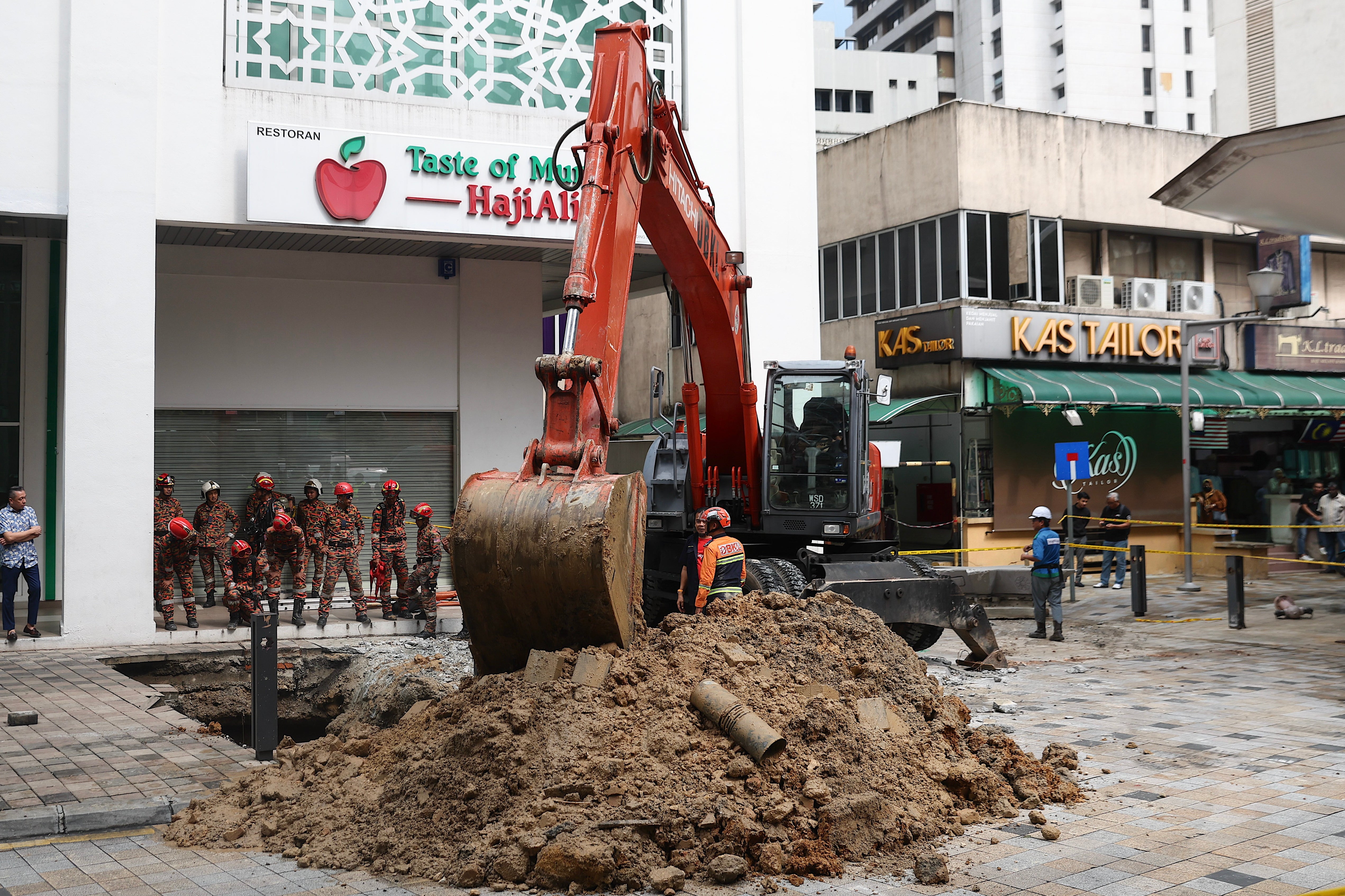 Rescue operation after woman falls into 8m-deep sinkhole in Kuala Lumpur