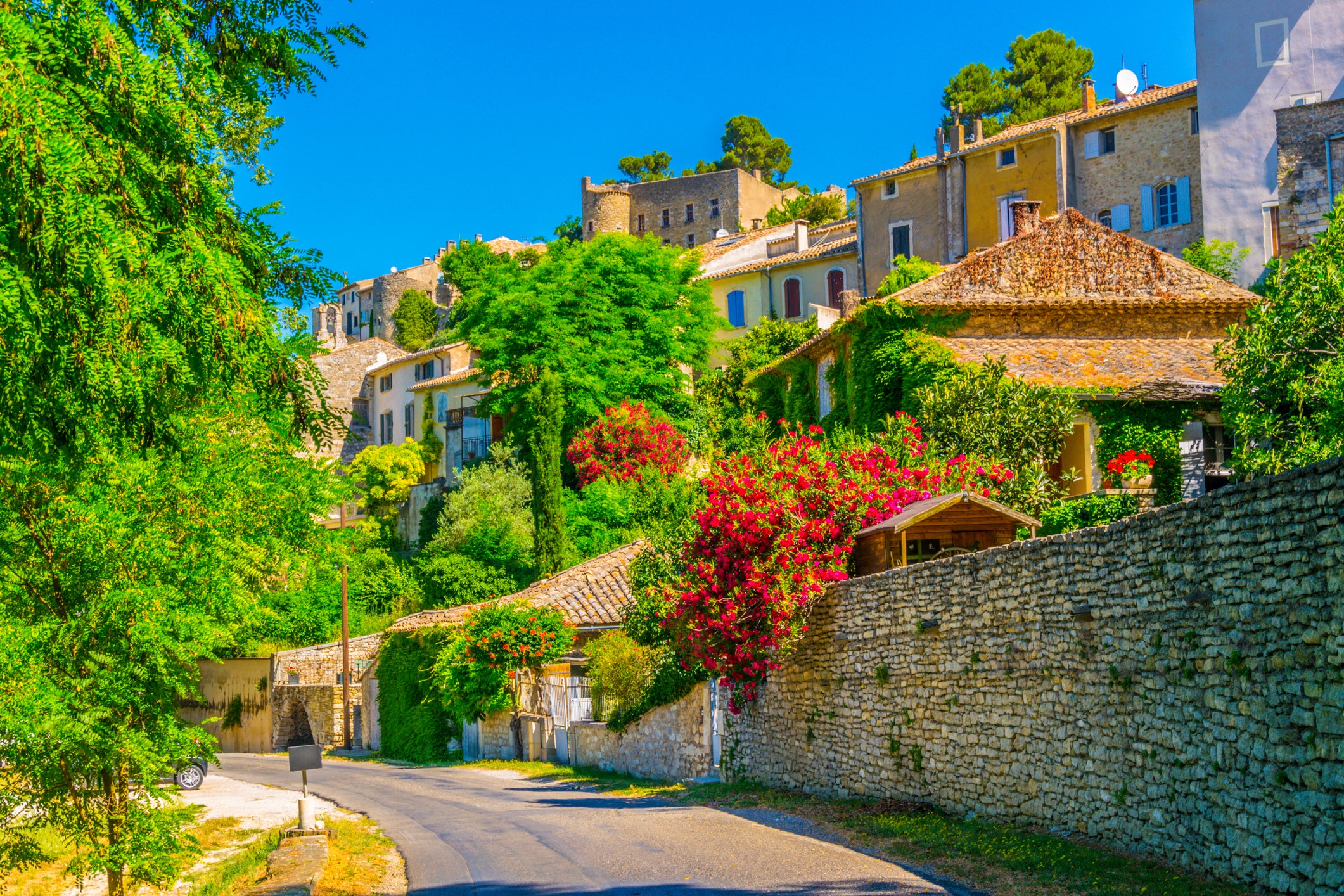 Say bonjour to Ménerbes for views of the Luberon mountains