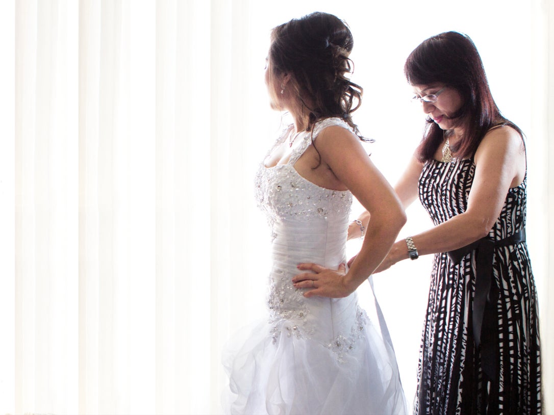 Bride is defended for starting her wedding ceremony without her mom