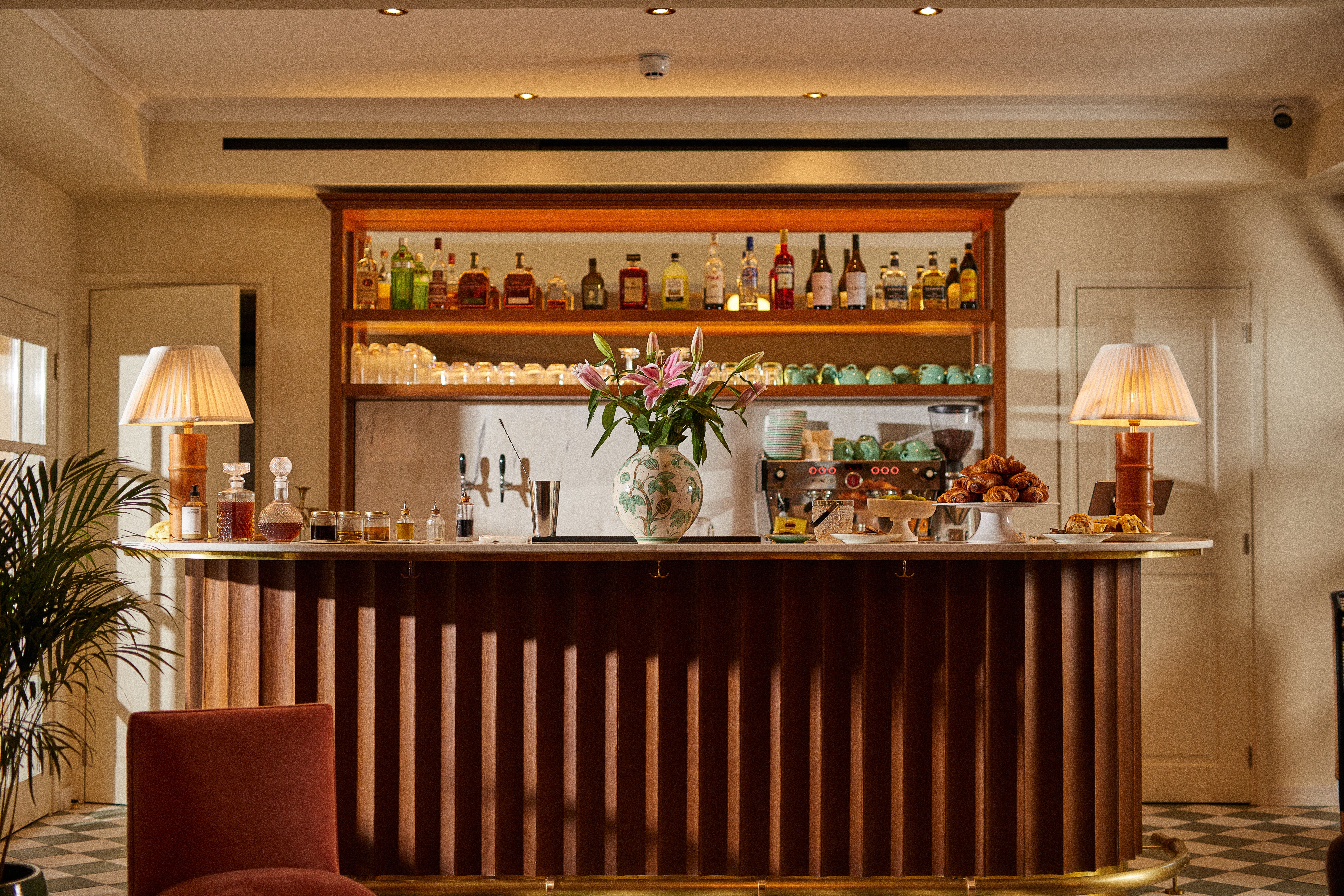 The bar serves excellent cocktails, including martinis, negronis and old fashioneds