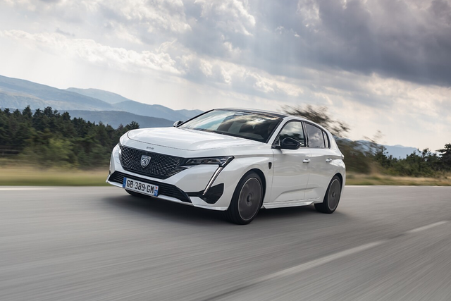 <p>The electric Peugeot 308 is expensive, but comfortable and fun to drive </p>